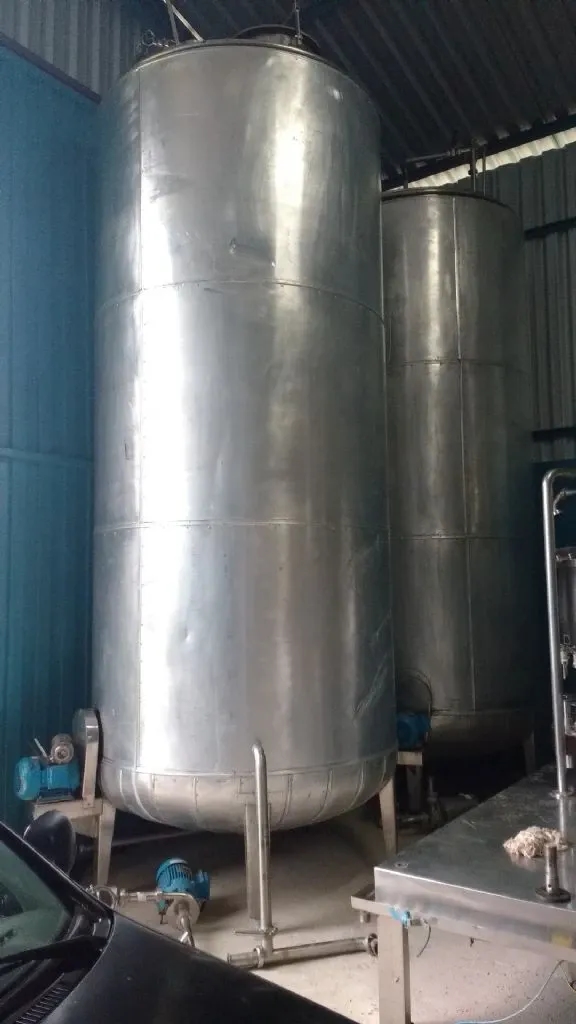tanque-em-aco-inox-isolado-com-agitacao-capacidade-7500-litros-marca-zegla