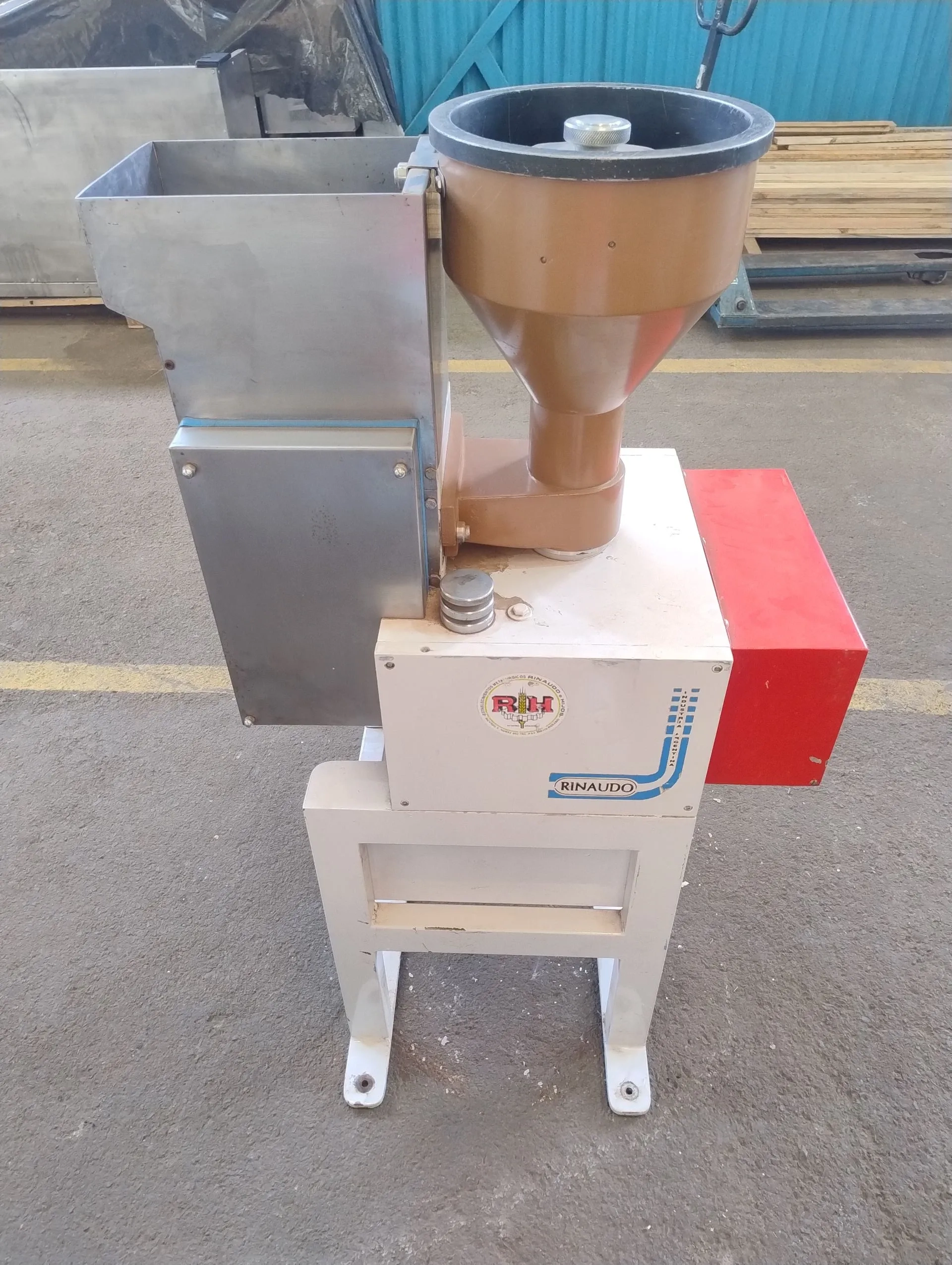 fabricadora-nhoque-capacidade-ate-120-kg-hora-marca-rinaudo-e-hijos