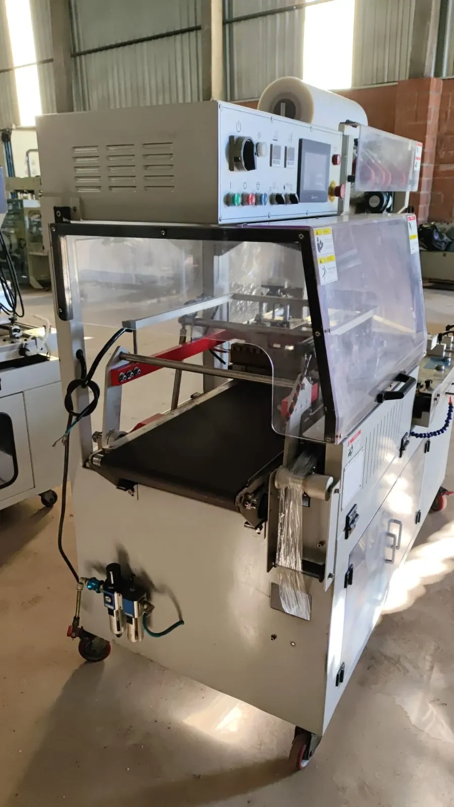 seladora-automatica-em-l-shrink-marca-tecfag