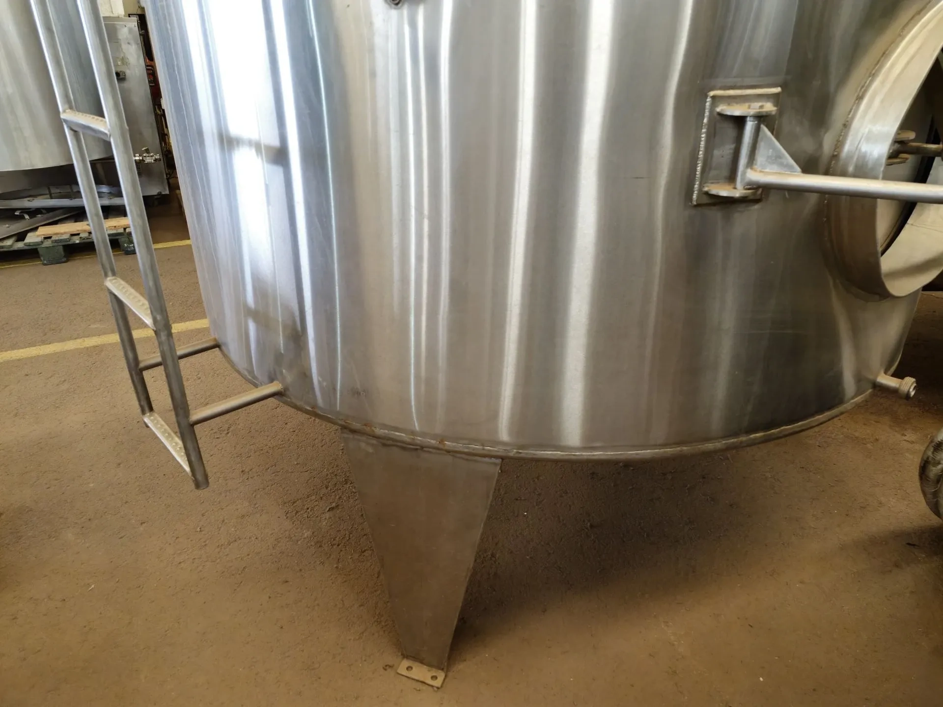 tanque-reservatorio-em-inox-7-mil-litros