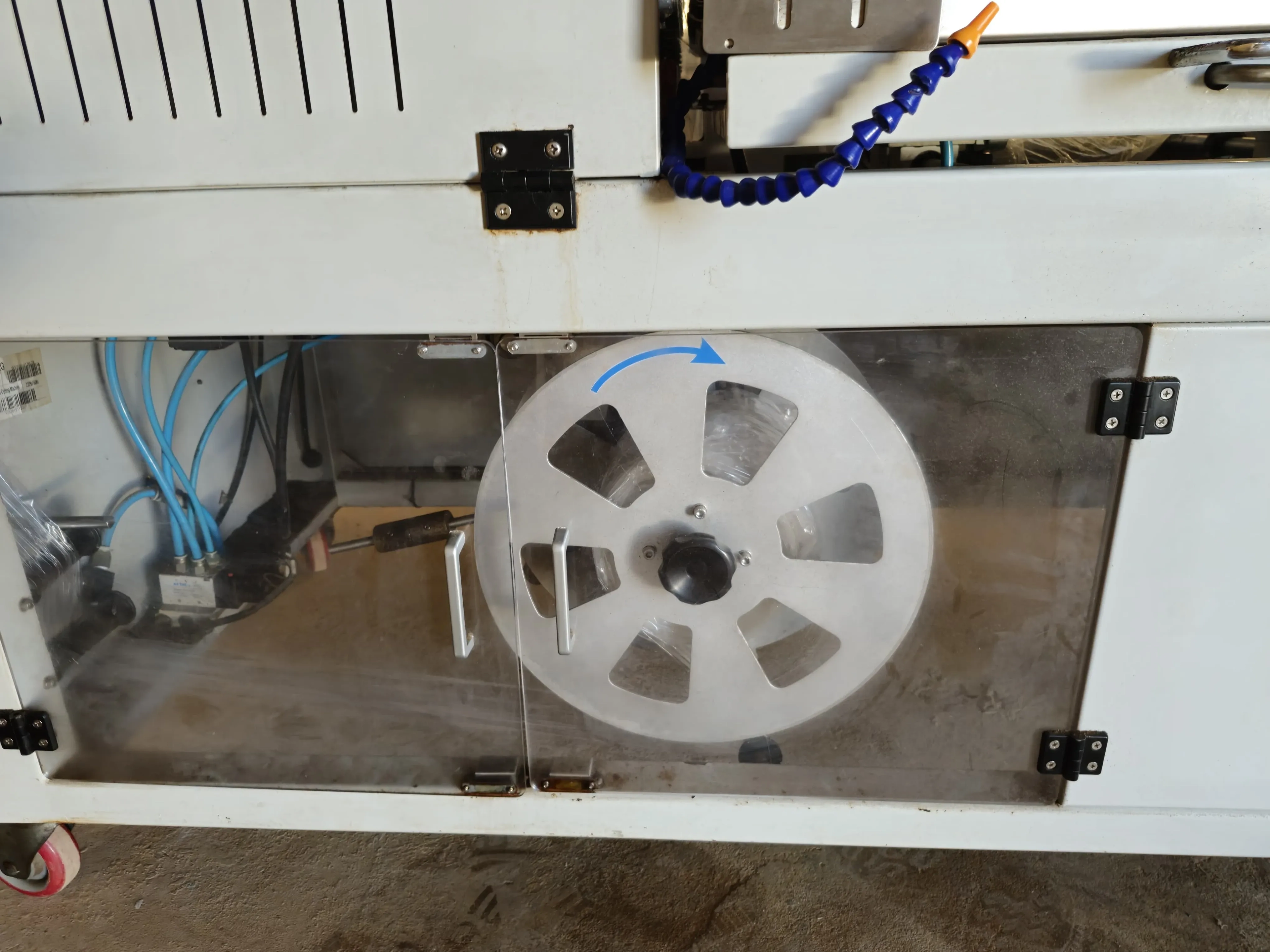 seladora-automatica-em-l-shrink-marca-tecfag