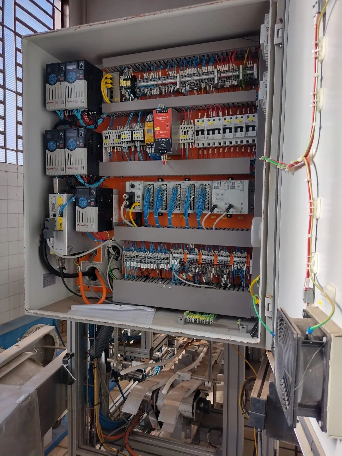 maquina-de-aplicacao-de-tira-turca-marca-festo