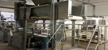 linha-de-macarrao-instantaneo-chinesa