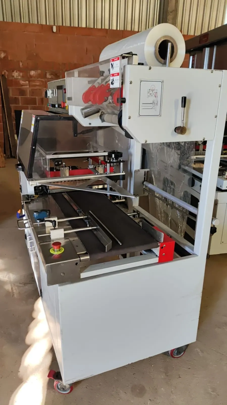 seladora-automatica-em-l-shrink-marca-tecfag