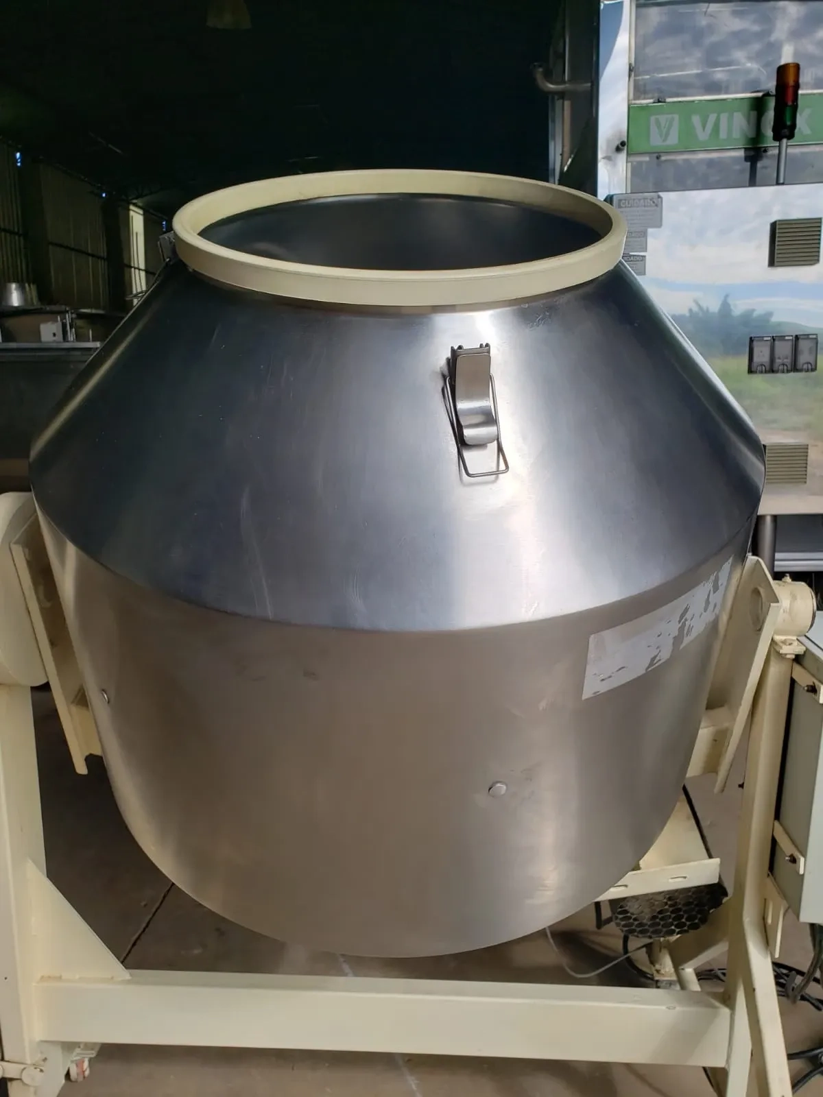 drageadeira-misturador-tipo-betoneira-em-aco-inox-250-litros