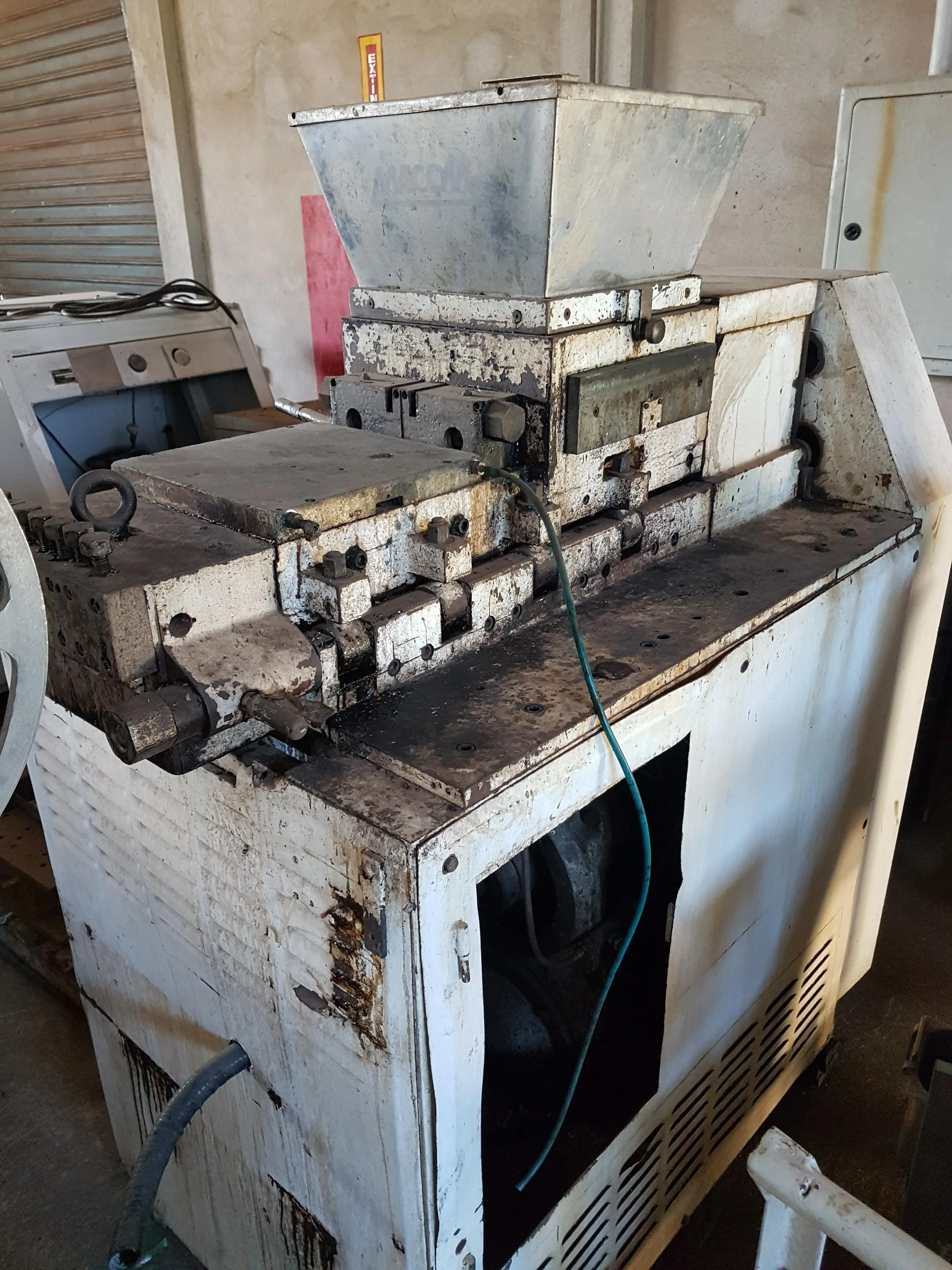 extrusora-de-chicletes-marca-maicon-maras