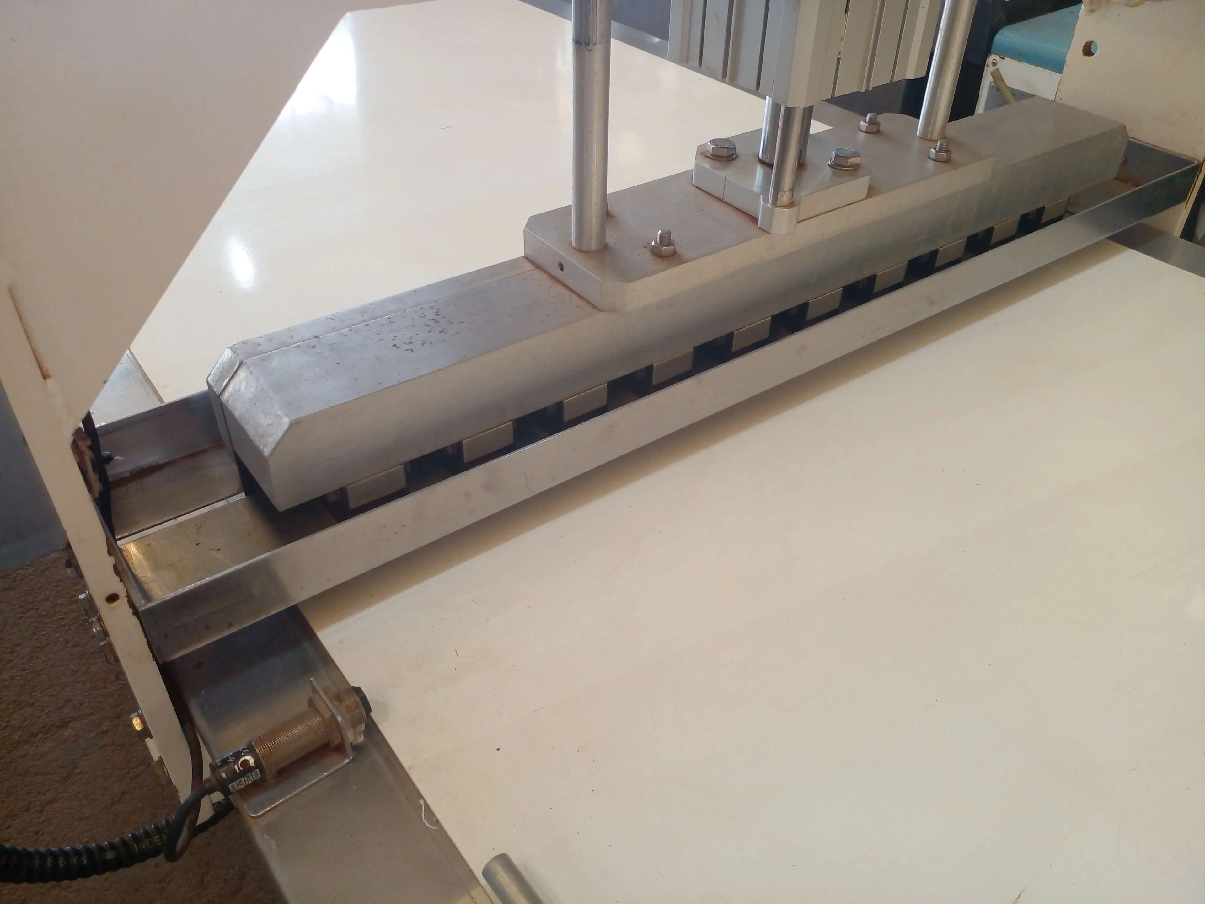 mesa-corte-marca-rsa-mod-24100050