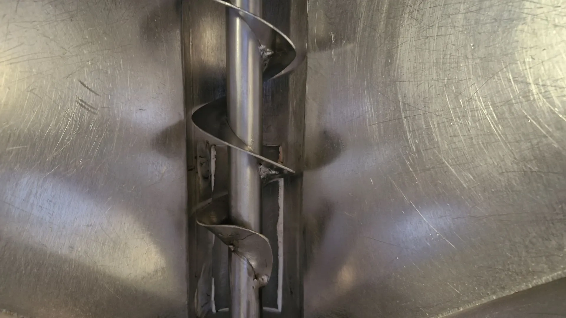 rosca-transportadora-helicoidal-inclinada-com-silo-em-aco-inox