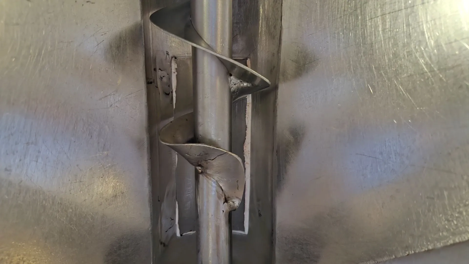 rosca-transportadora-helicoidal-inclinada-com-silo-em-aco-inox