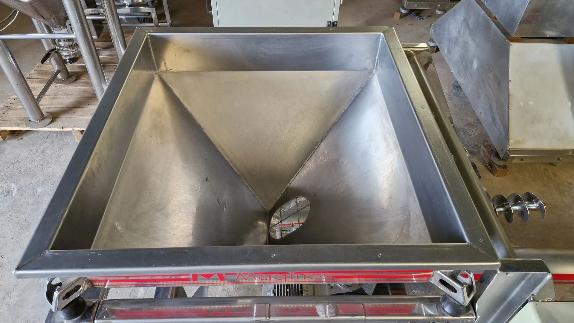 silo-transferencia-com-rosca-helicoidal-transport-inclin-inox-maqinox