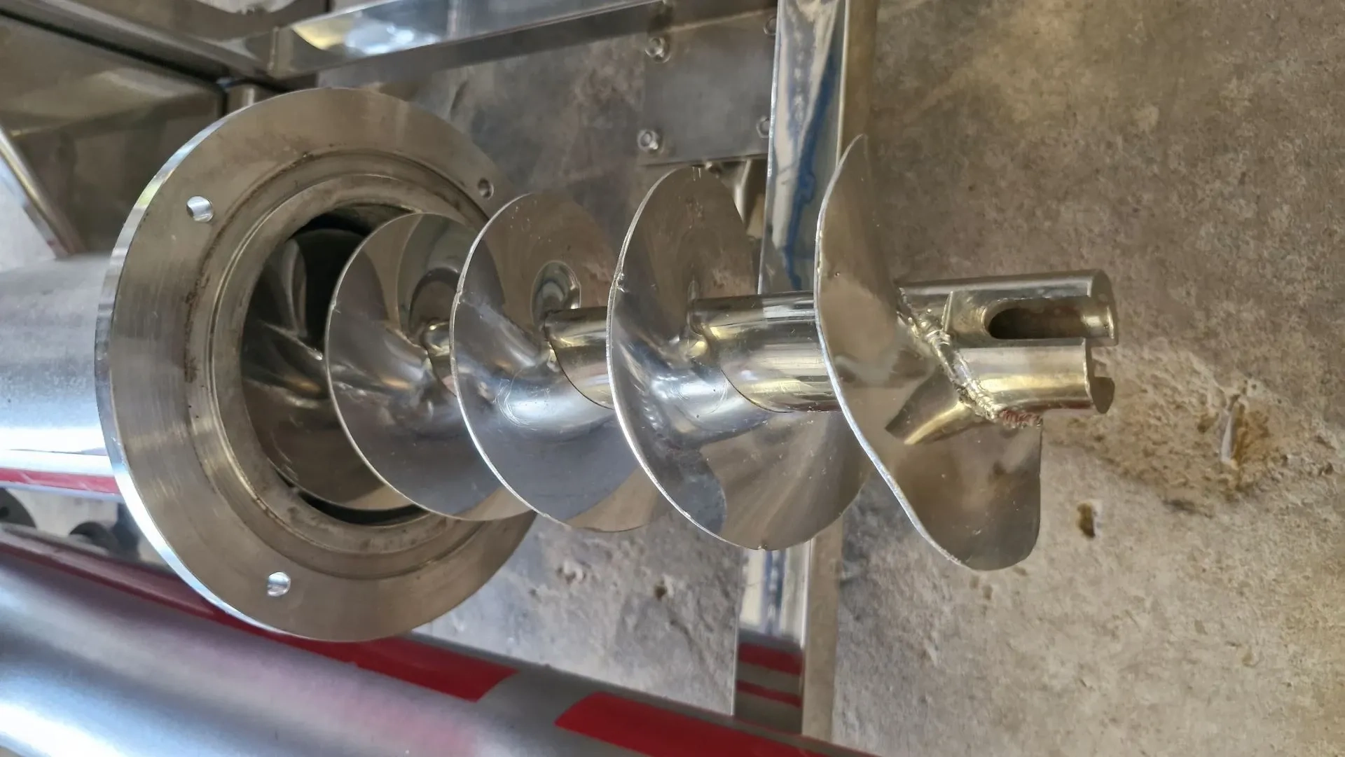 silo-transferencia-com-rosca-helicoidal-transport-inclin-inox-maqinox