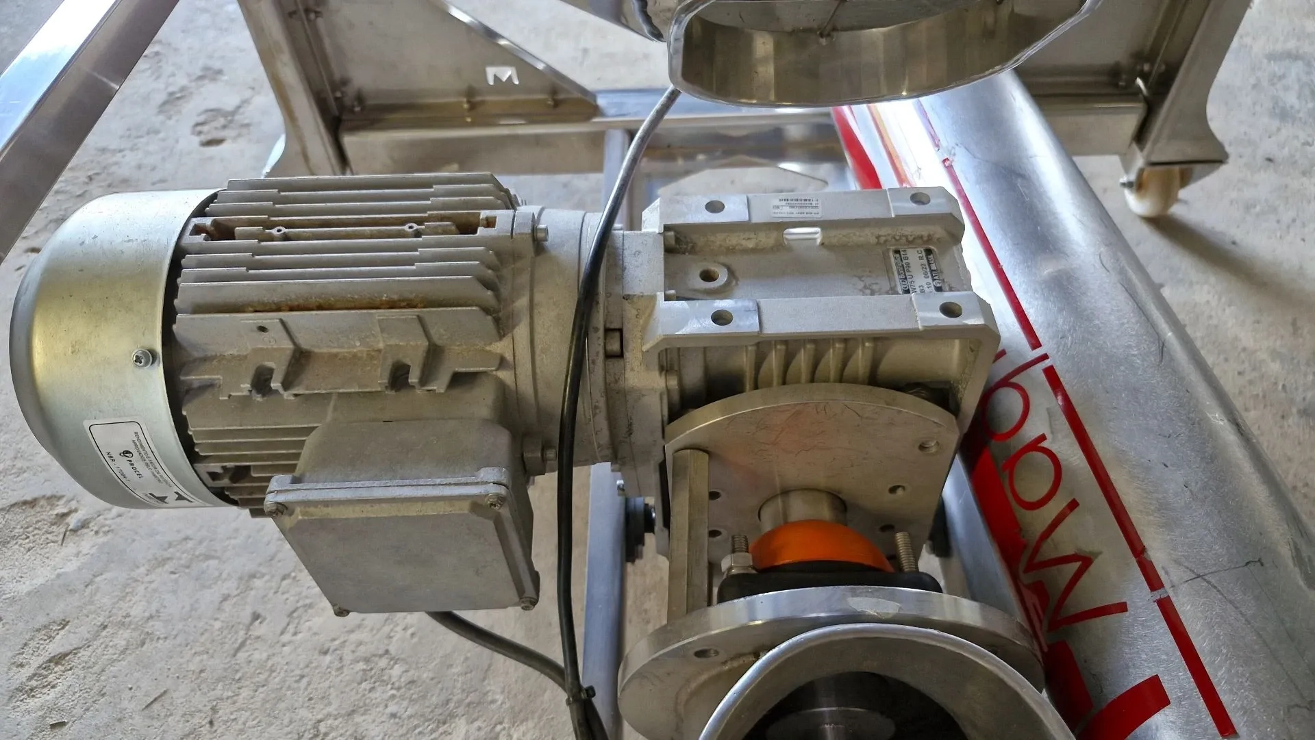 silo-transferencia-com-rosca-helicoidal-transport-inclin-inox-maqinox