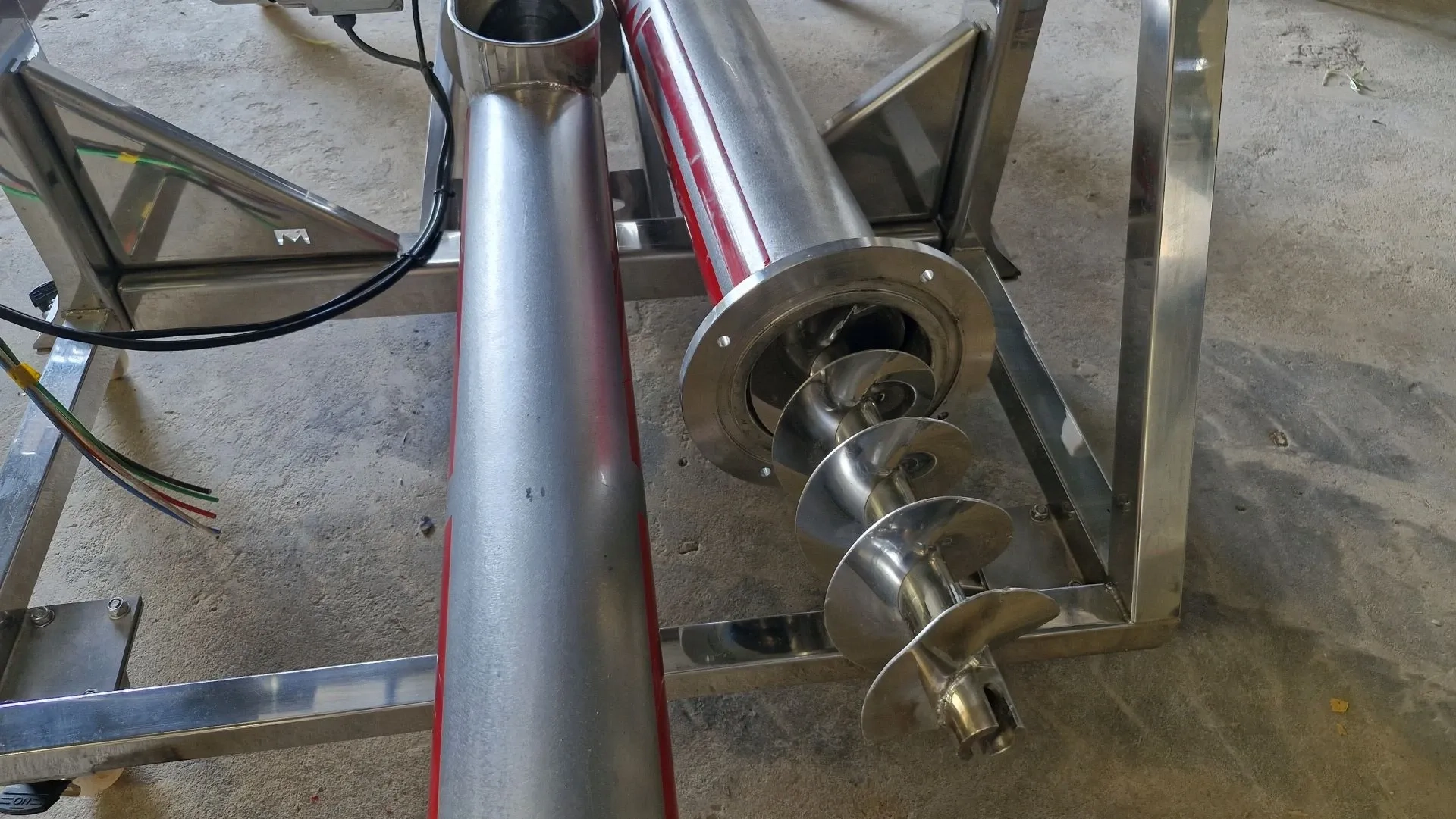 silo-transferencia-com-rosca-helicoidal-transport-inclin-inox-maqinox