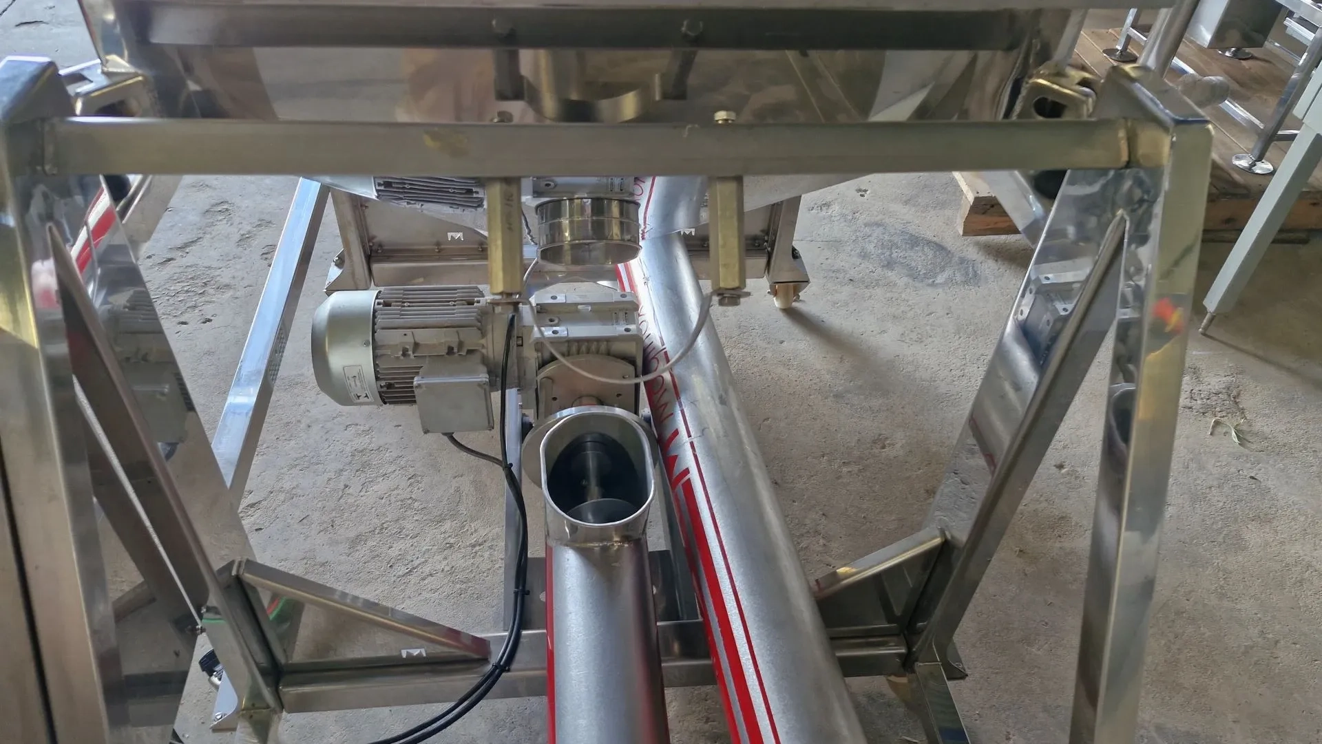 silo-transferencia-com-rosca-helicoidal-transport-inclin-inox-maqinox