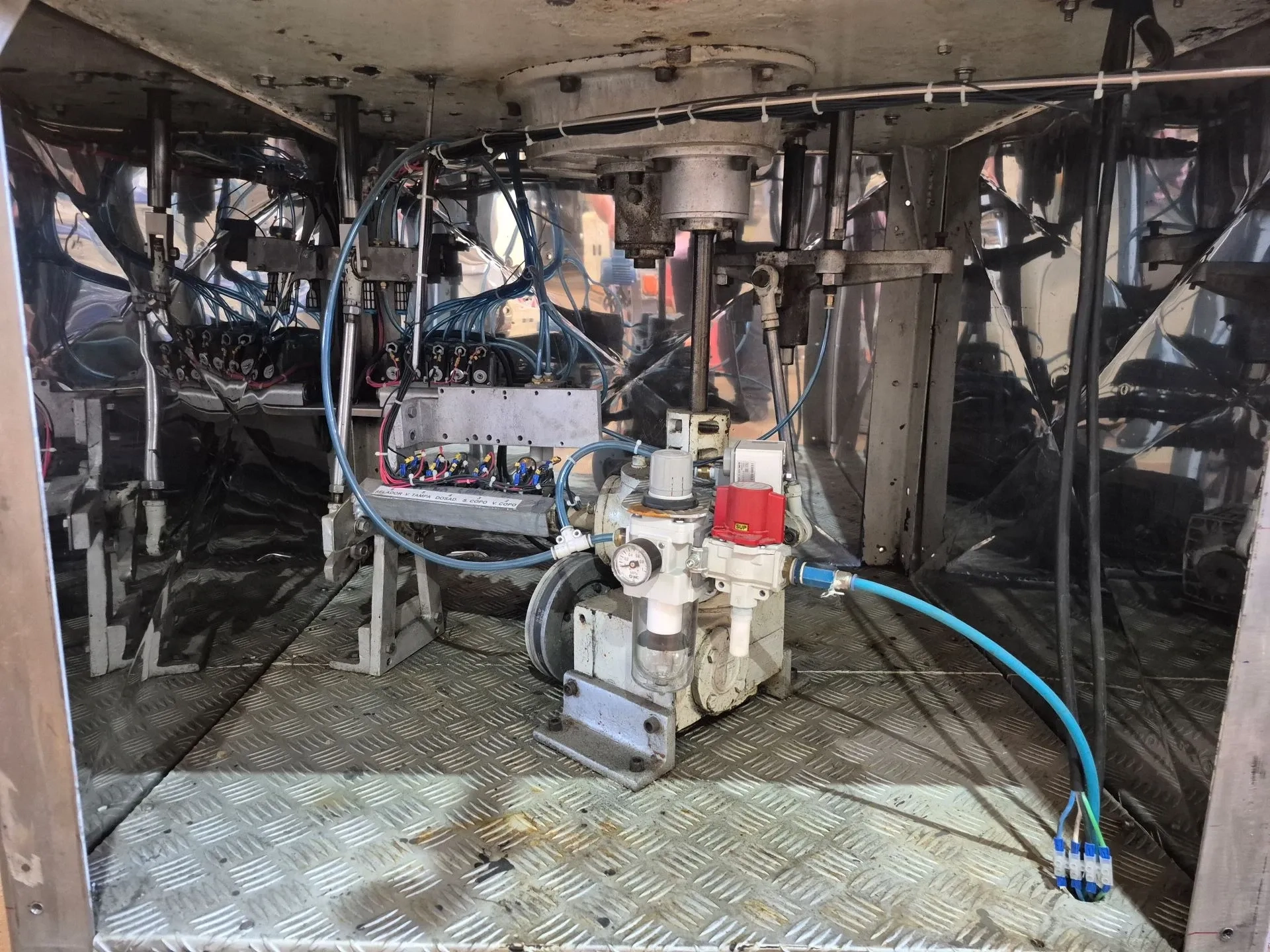 envasadora-semi-autom-potes-tampa-aluminio-nti