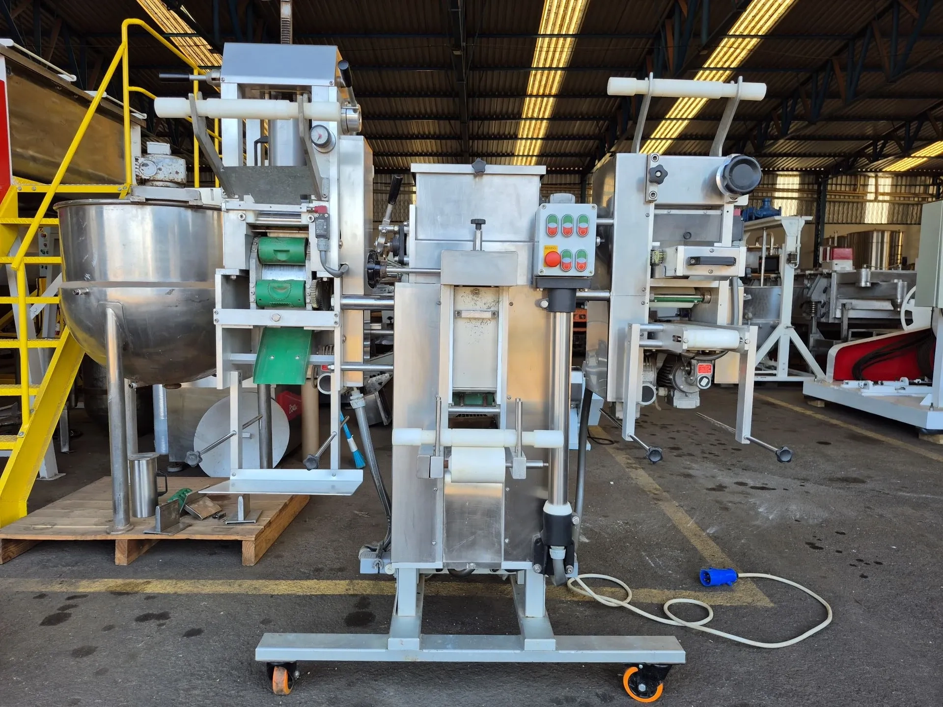produtora-massas-marca-officina-dea-italia-modelo-combinata-d120