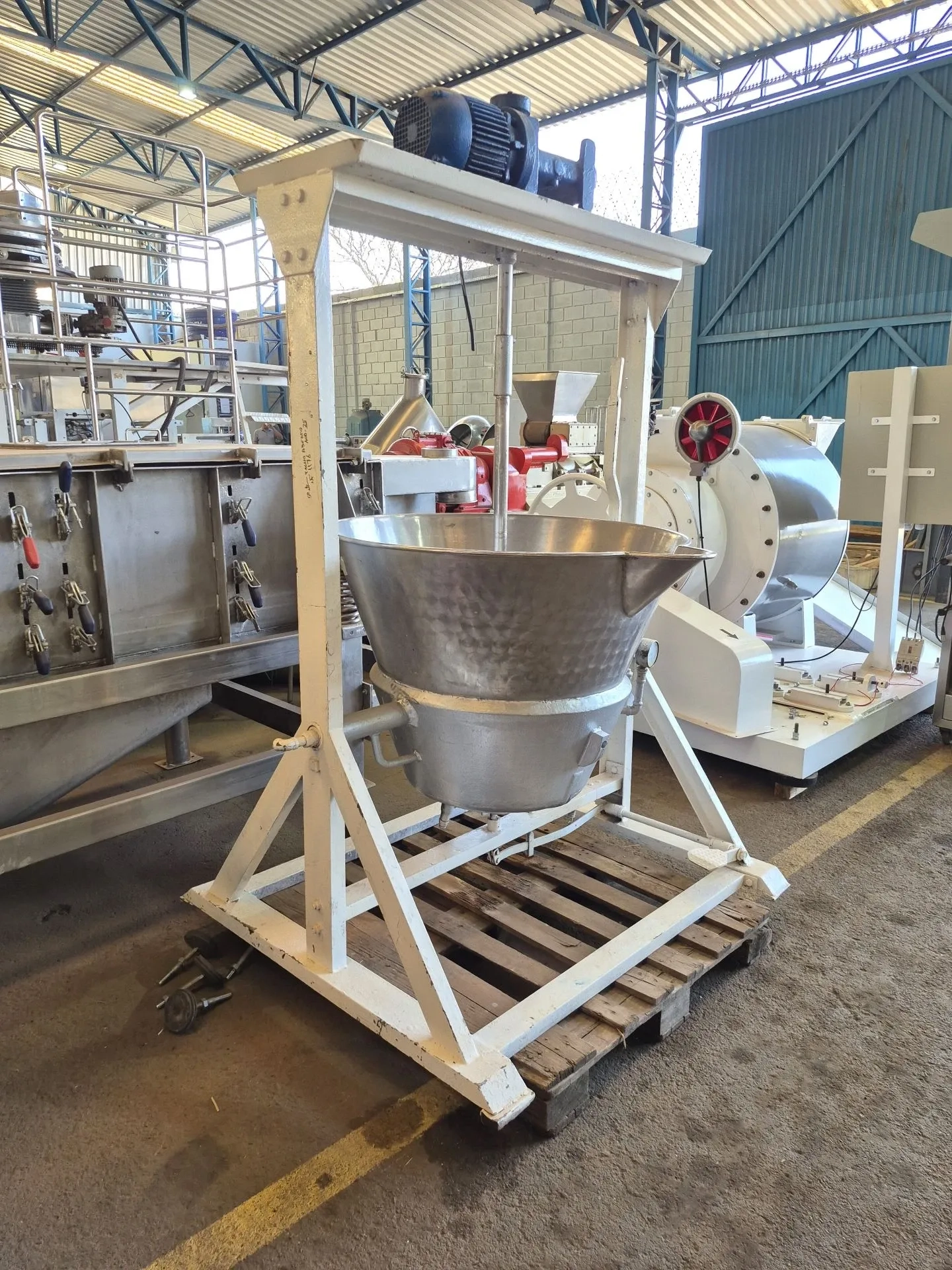 tacho-a-vapor-encamisado-basculante-capacidade-200-litros