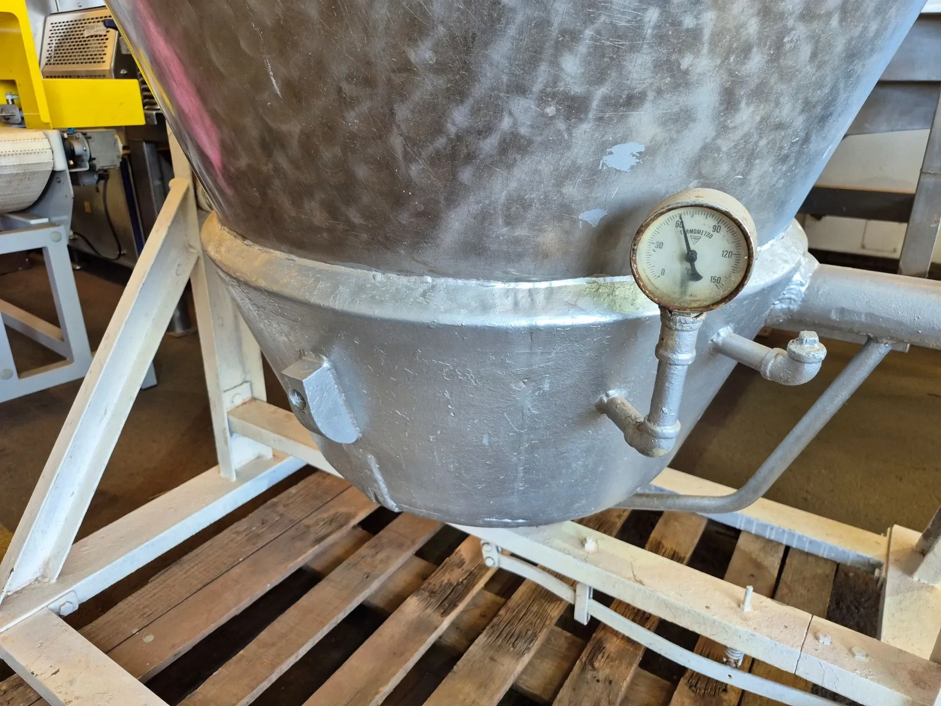 tacho-a-vapor-encamisado-basculante-capacidade-200-litros