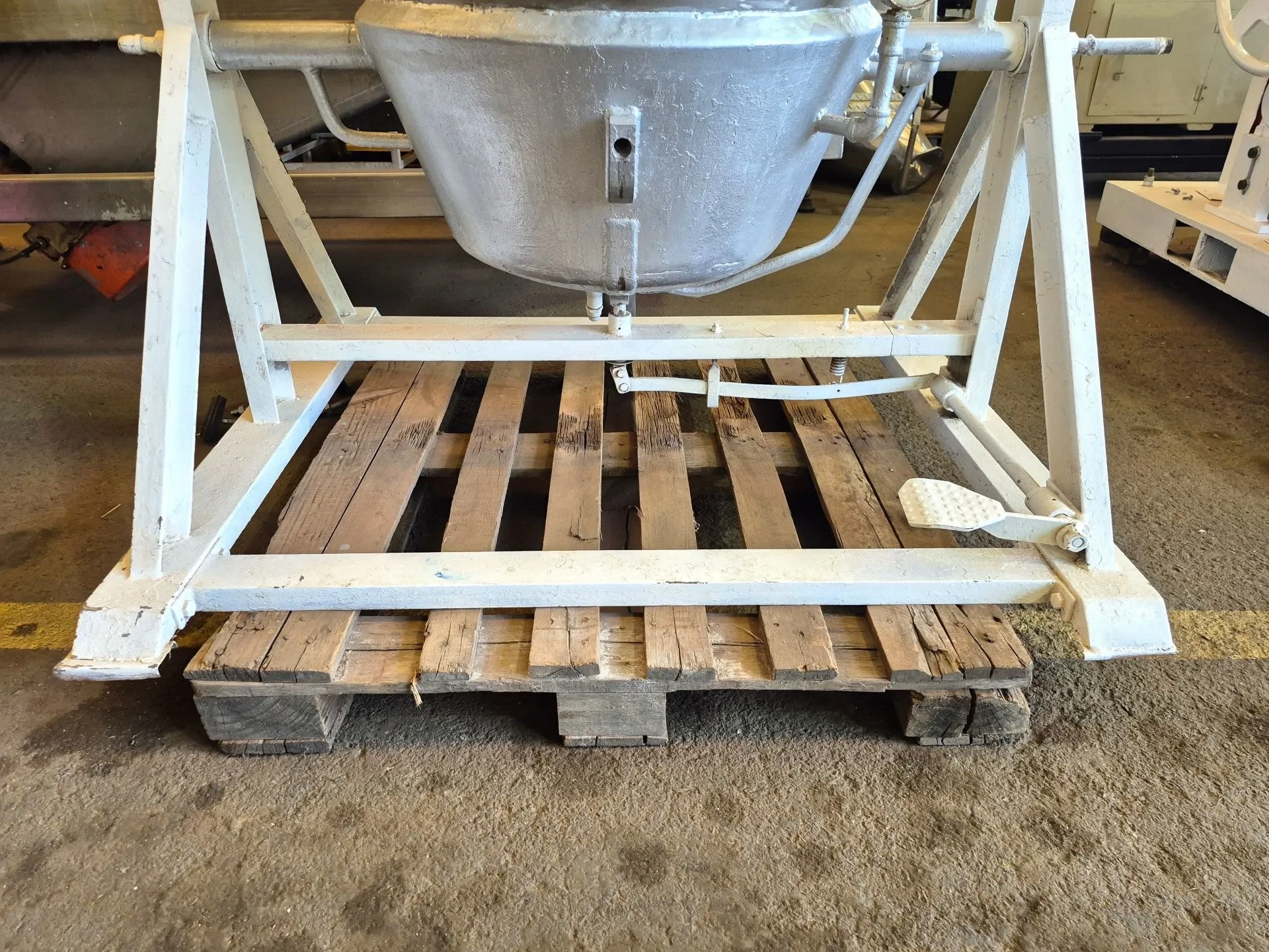 tacho-a-vapor-encamisado-basculante-capacidade-200-litros