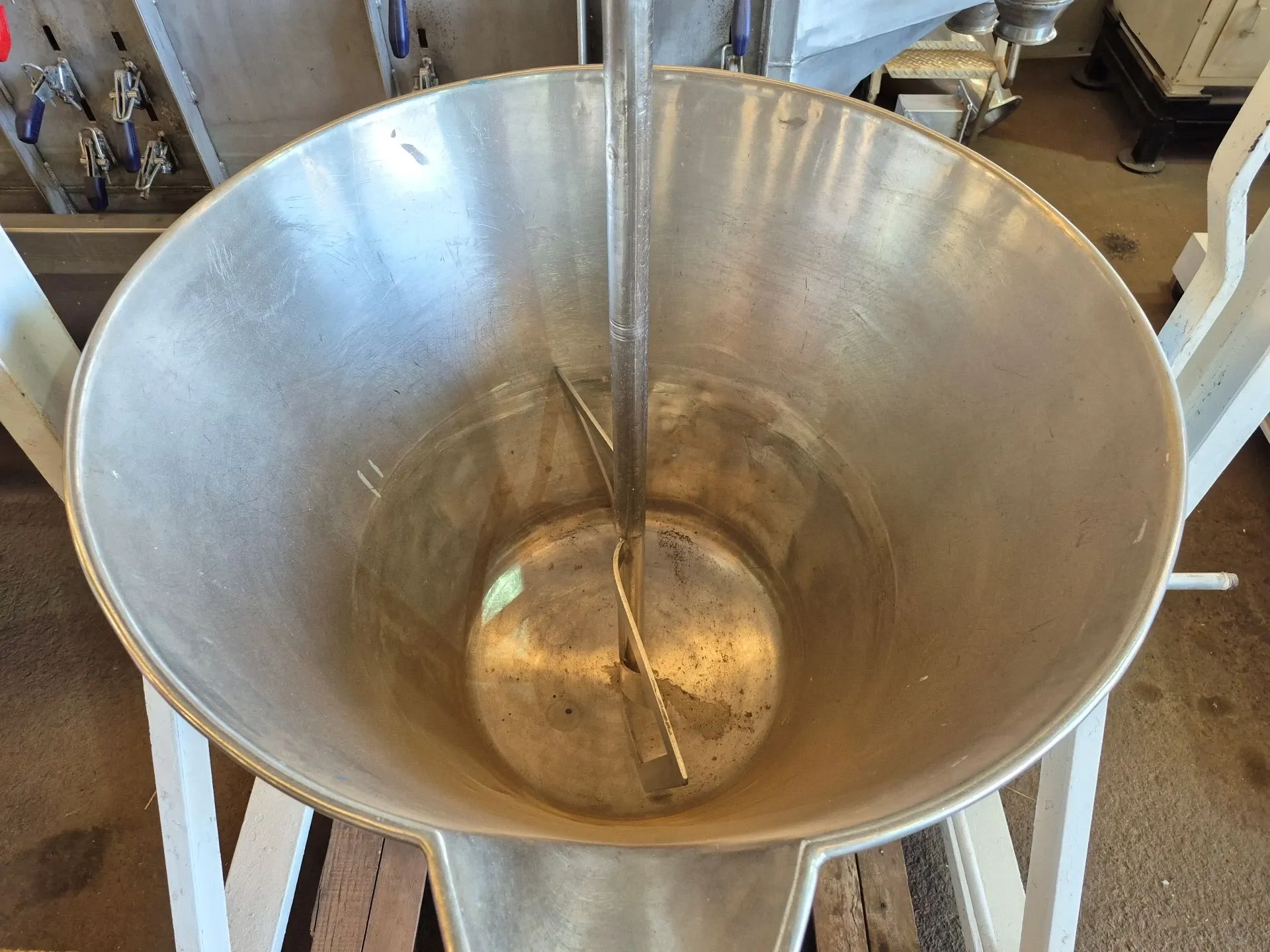 tacho-a-vapor-encamisado-basculante-capacidade-200-litros