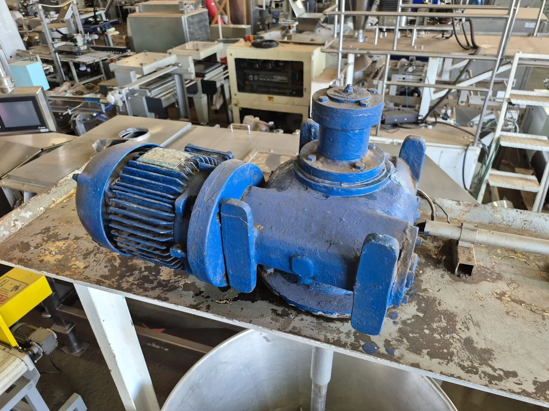 tacho-a-vapor-encamisado-basculante-capacidade-200-litros