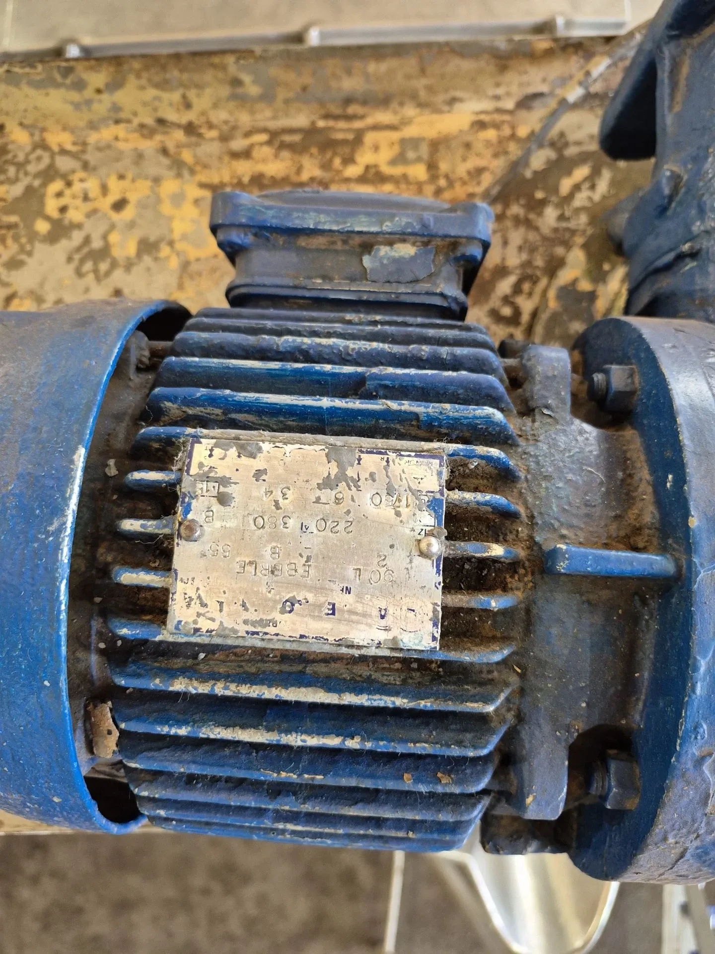 tacho-a-vapor-encamisado-basculante-capacidade-200-litros