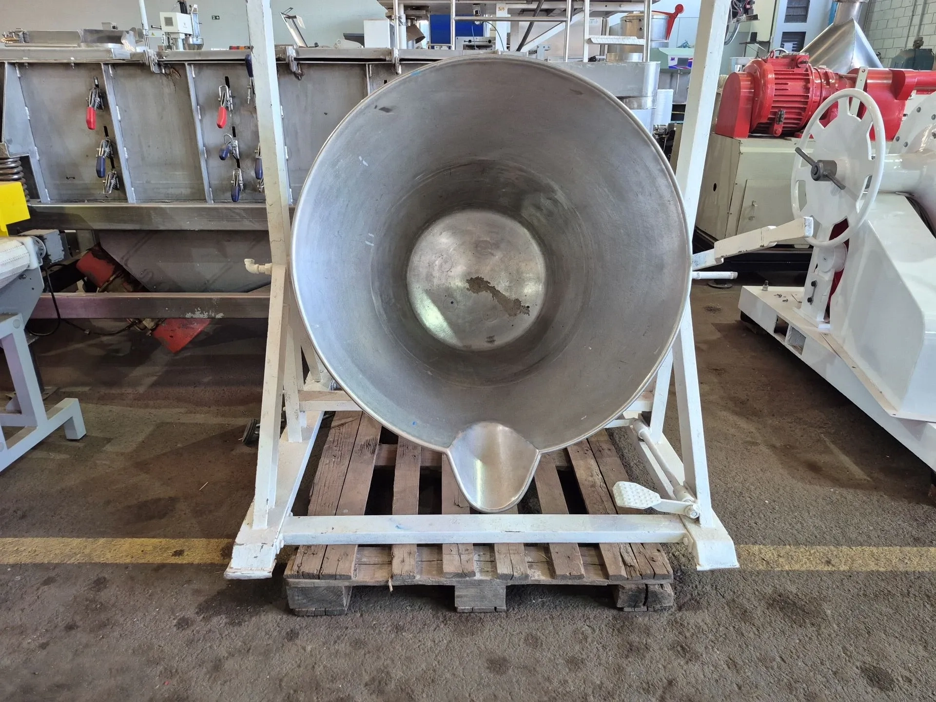 tacho-a-vapor-encamisado-basculante-capacidade-200-litros