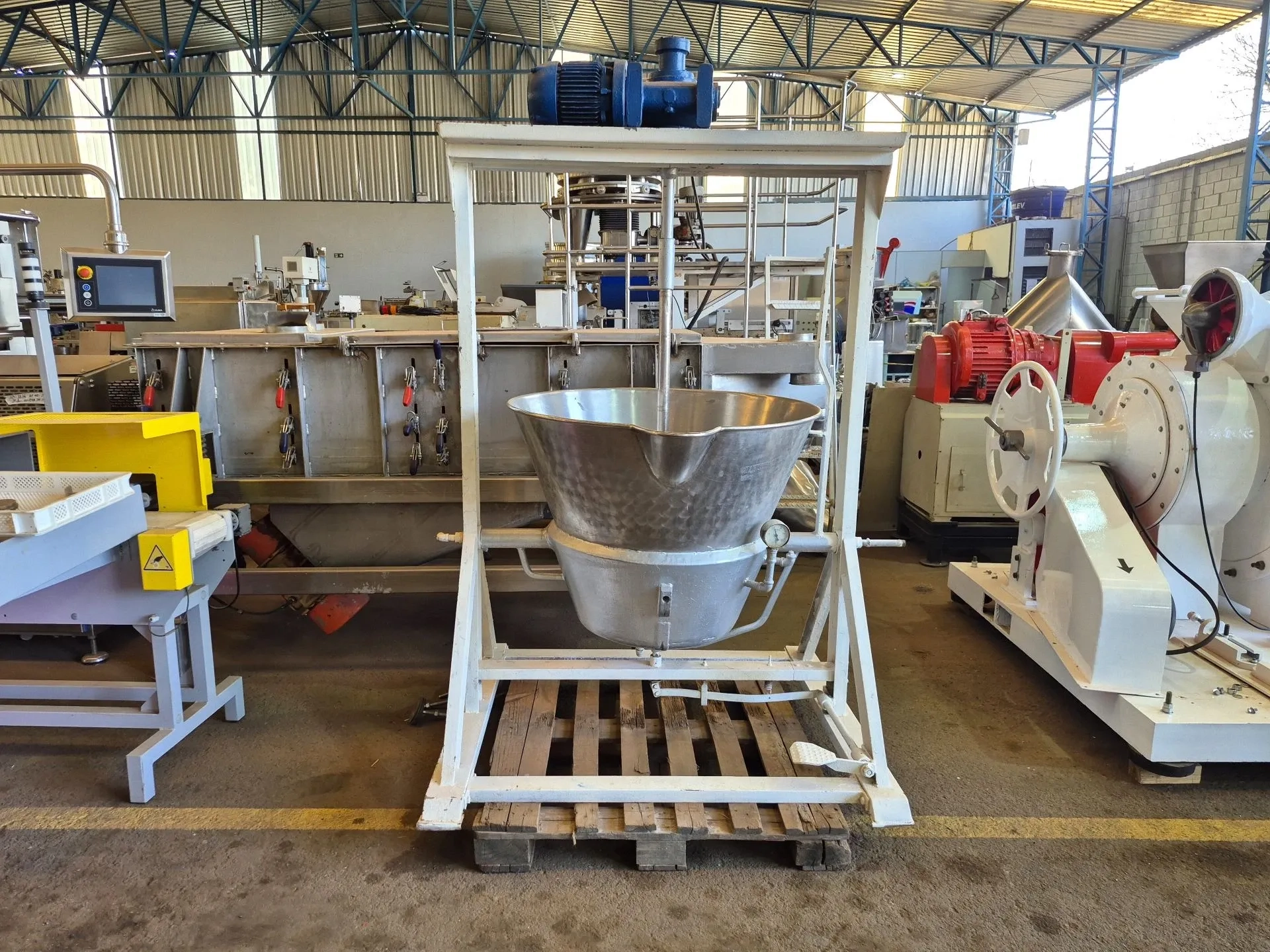 tacho-a-vapor-encamisado-basculante-capacidade-200-litros