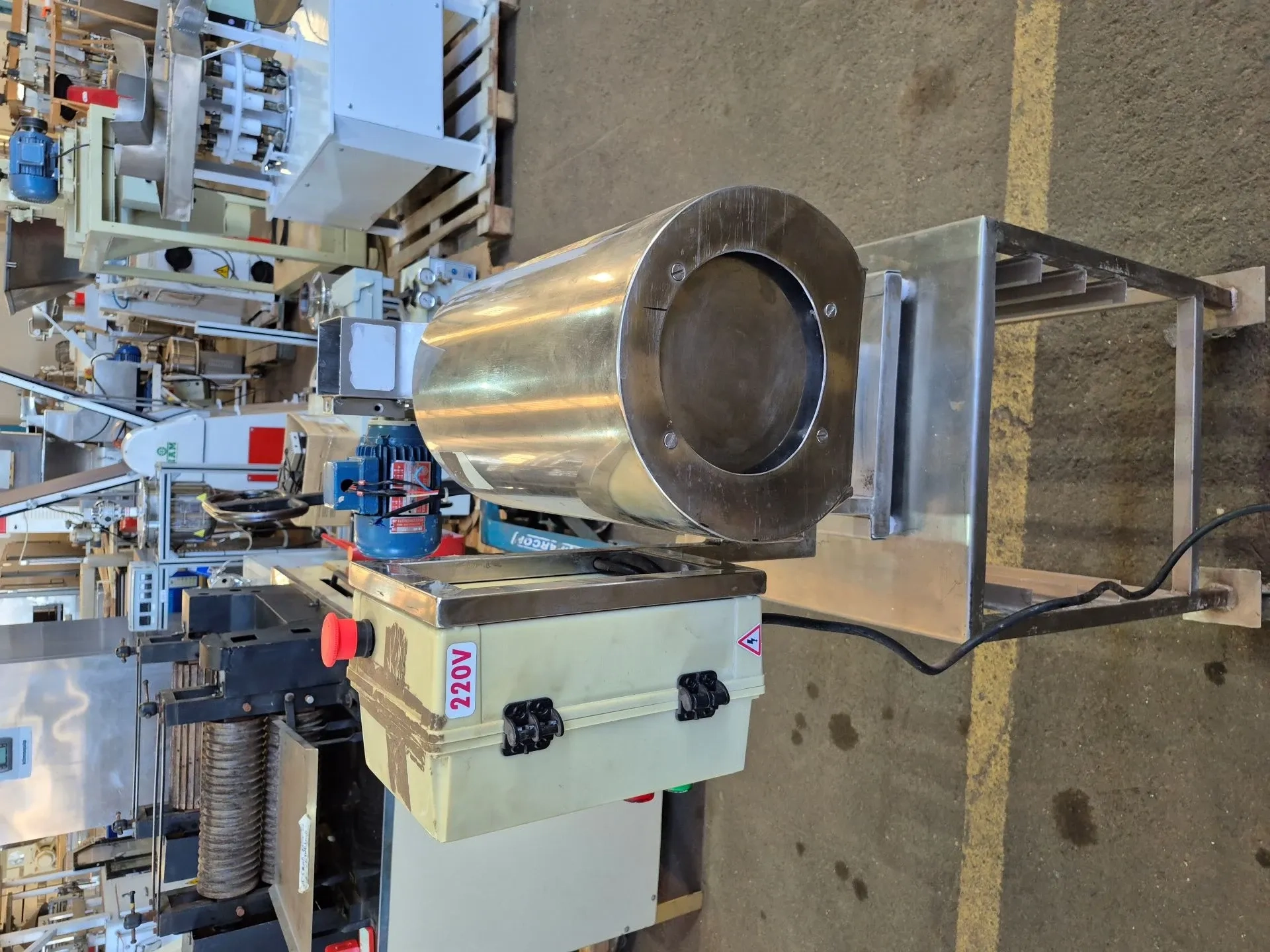 processador-triturador-inox-cap-50-kg-h-marca-agmac-mod-dp50a