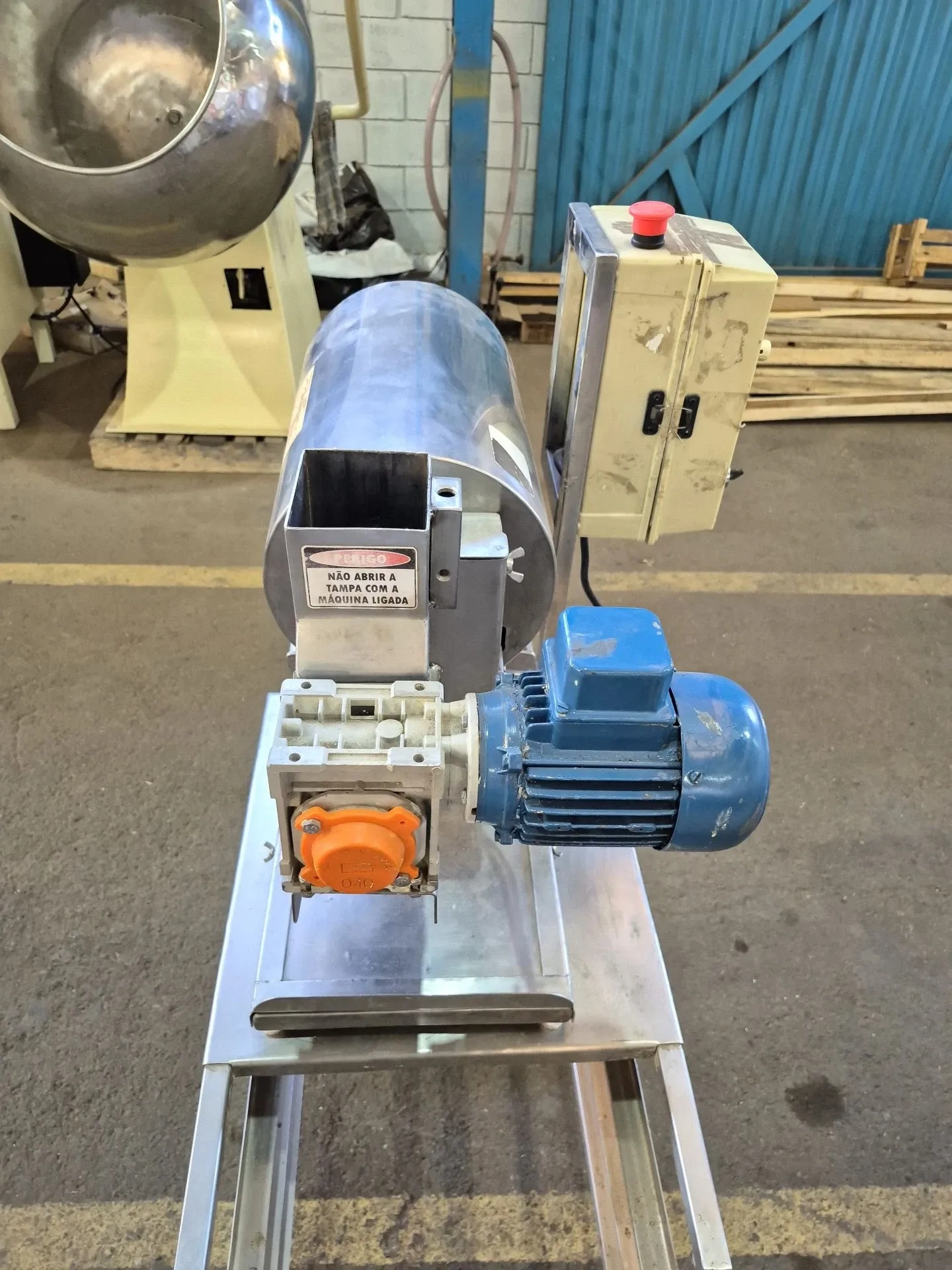 processador-triturador-inox-cap-50-kg-h-marca-agmac-mod-dp50a