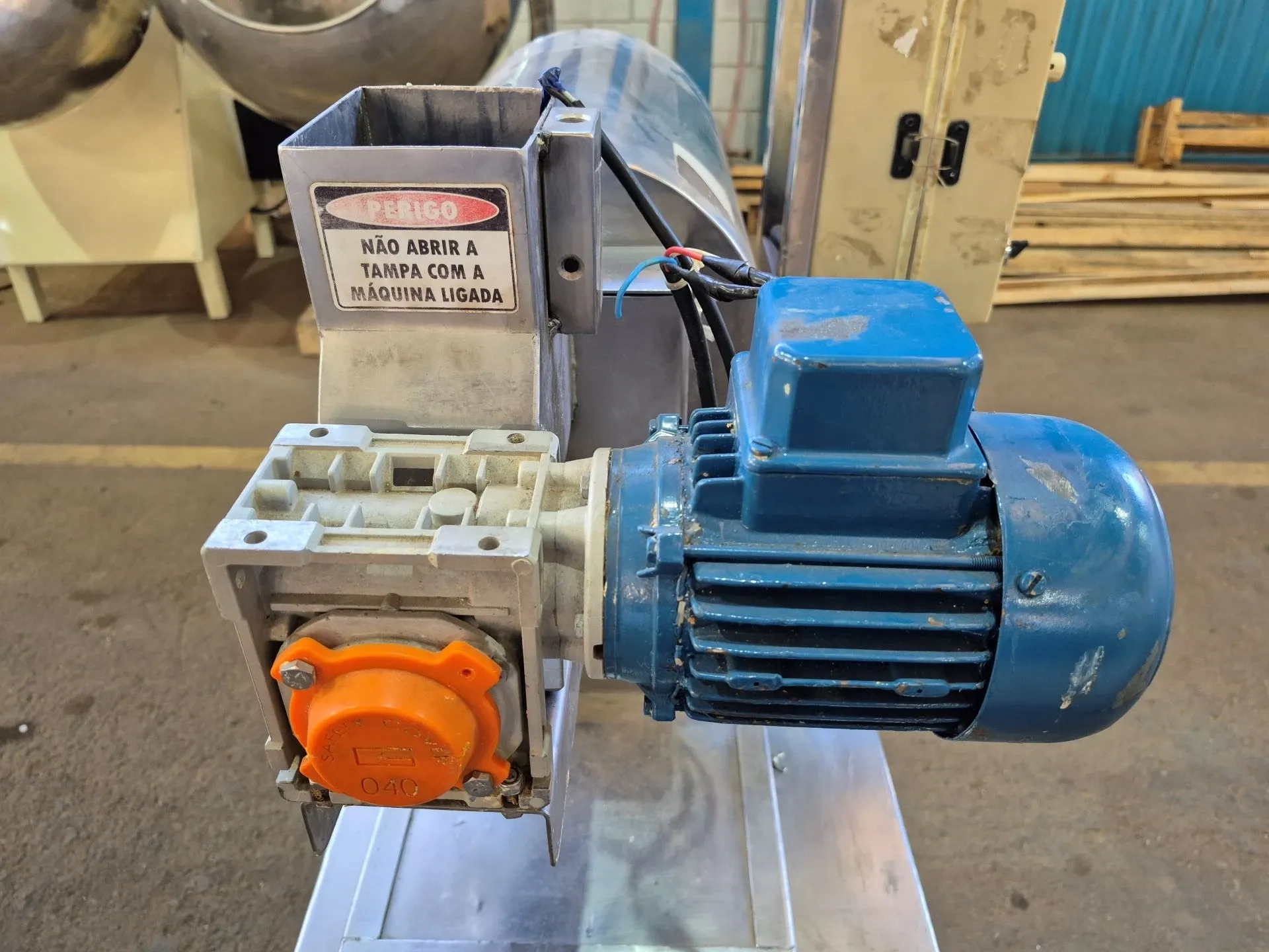 processador-triturador-inox-cap-50-kg-h-marca-agmac-mod-dp50a