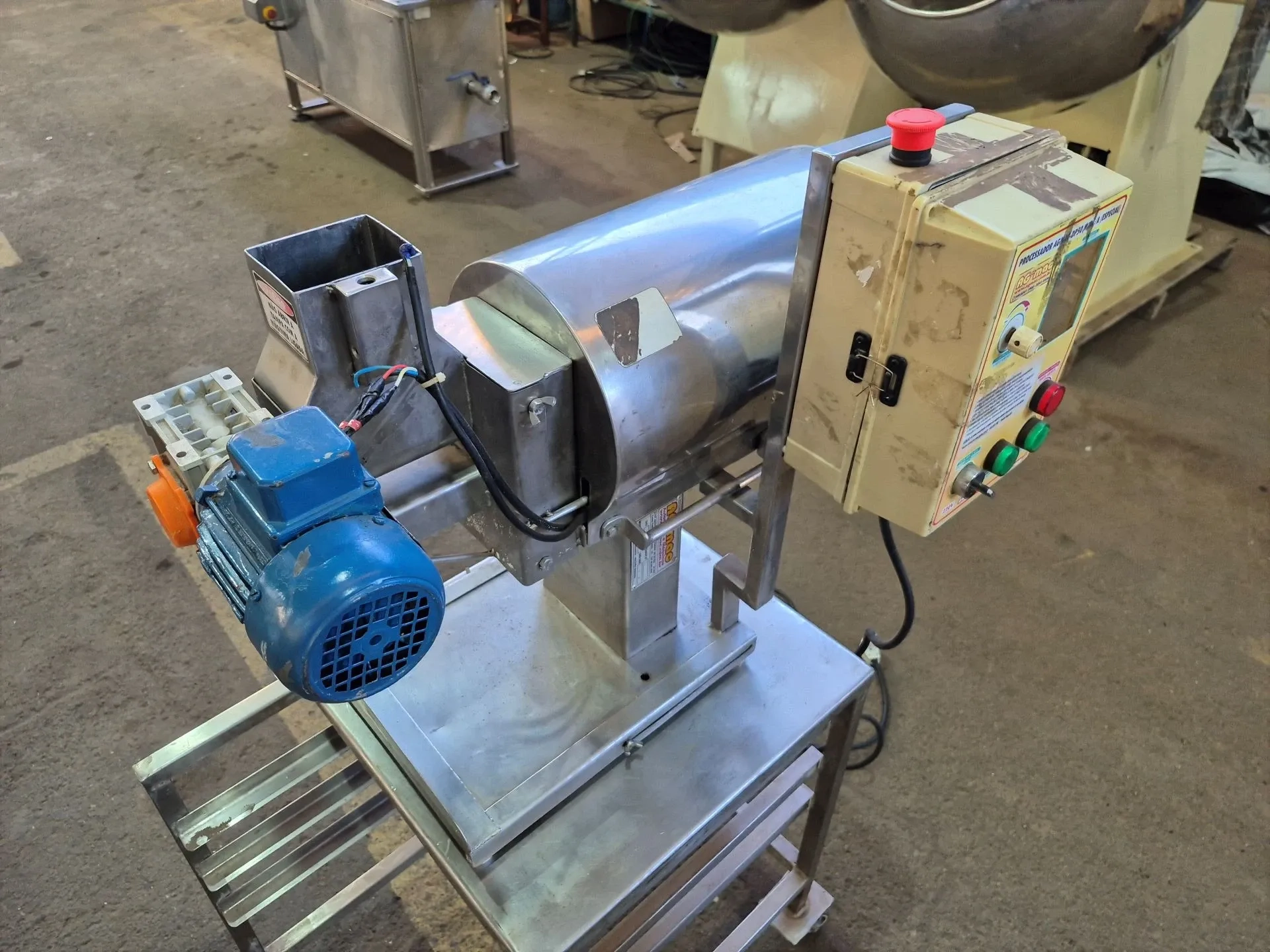 processador-triturador-inox-cap-50-kg-h-marca-agmac-mod-dp50a
