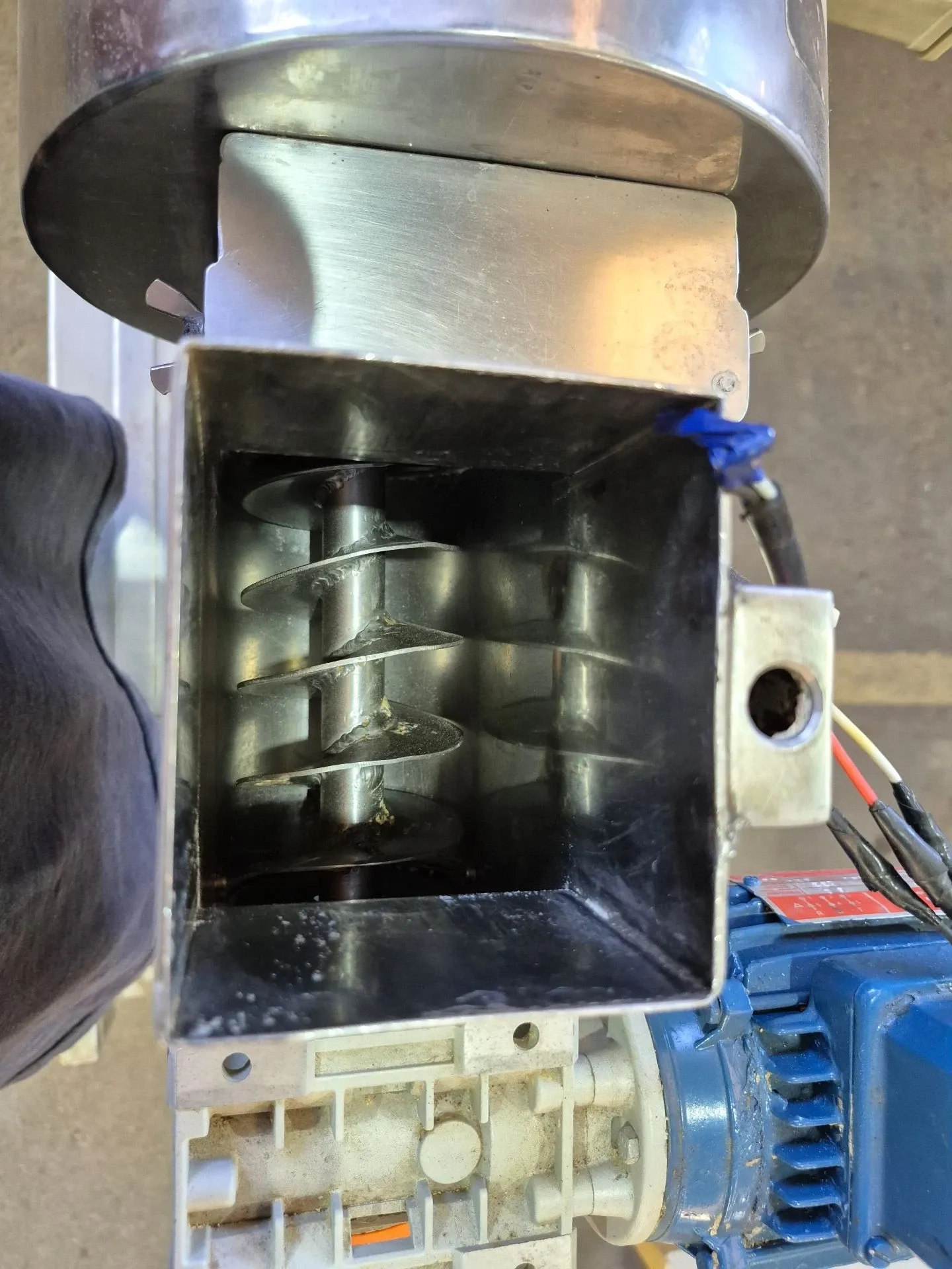 processador-triturador-inox-cap-50-kg-h-marca-agmac-mod-dp50a
