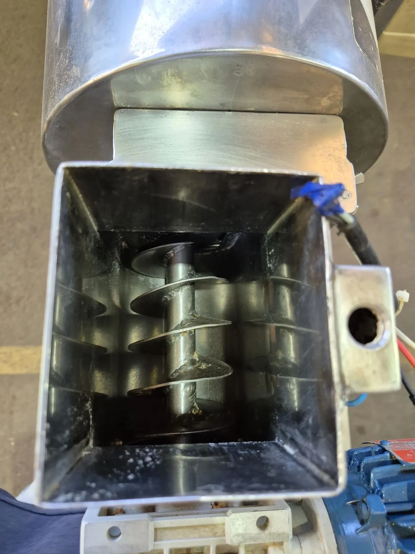 processador-triturador-inox-cap-50-kg-h-marca-agmac-mod-dp50a