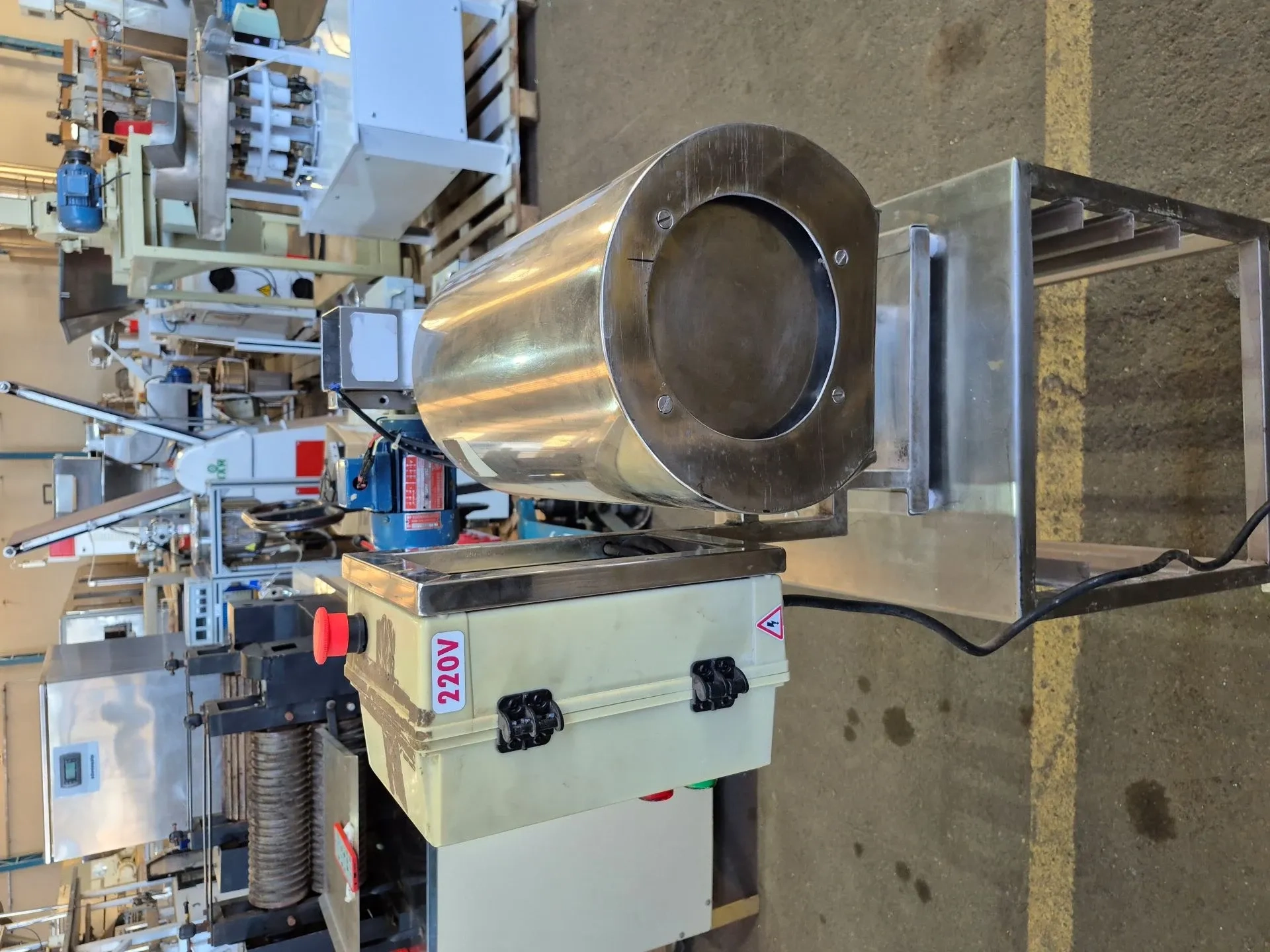 processador-triturador-inox-cap-50-kg-h-marca-agmac-mod-dp50a