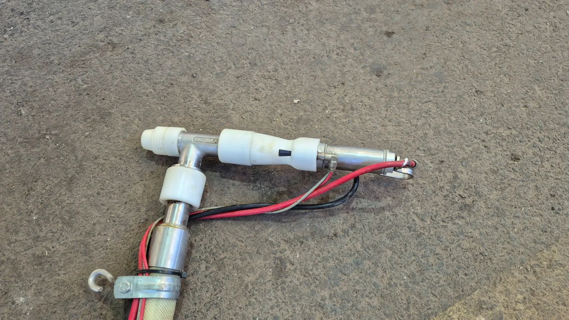 dosadora-de-alimentos-com-elevacao-autom-unifiller-canada-modelo-universal-1000-i