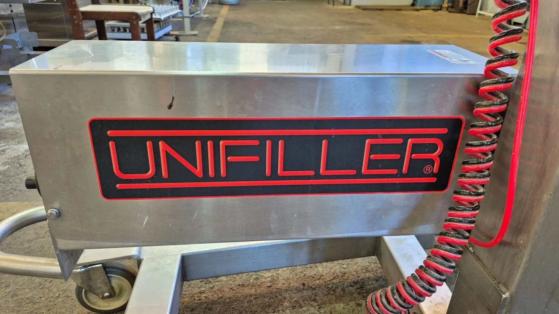 dosadora-de-alimentos-com-elevacao-autom-unifiller-canada-modelo-universal-1000-i