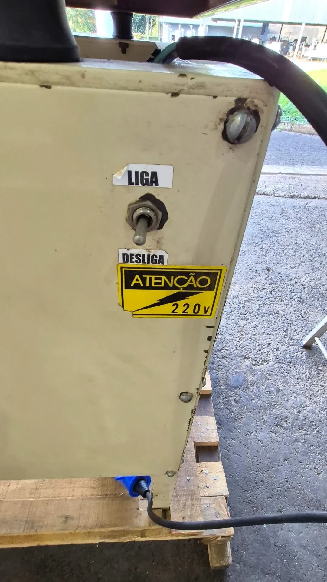 mesa-vibratoria-para-formas-de-chocolate-1