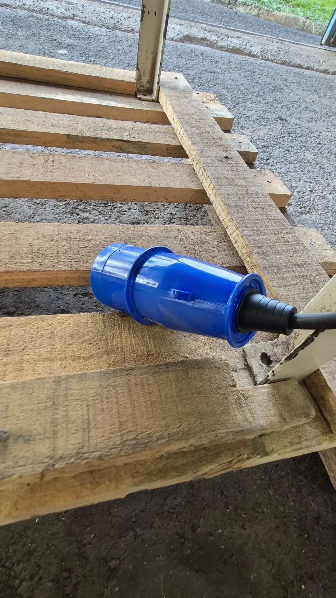 mesa-vibratoria-para-formas-de-chocolate-1