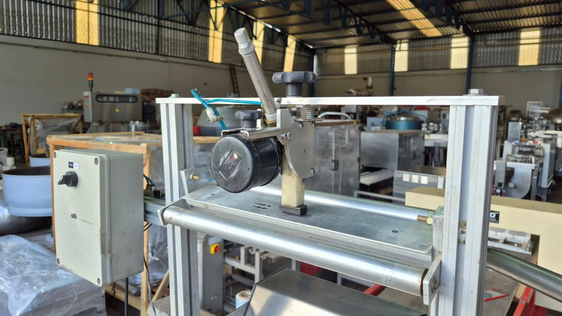 termoformadora-semiautomatica-marca-indata-789