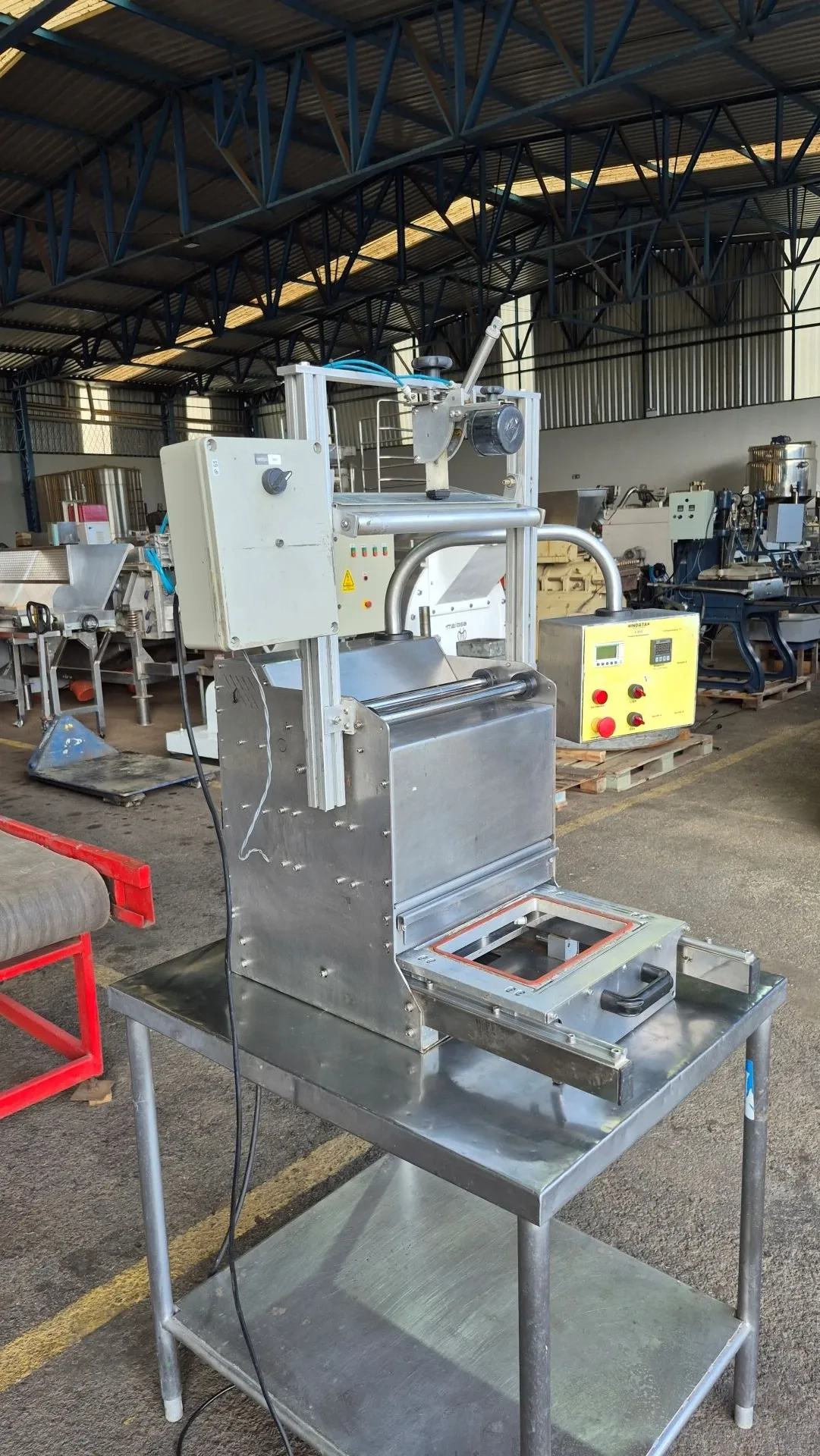 termoformadora-semiautomatica-marca-indata-789