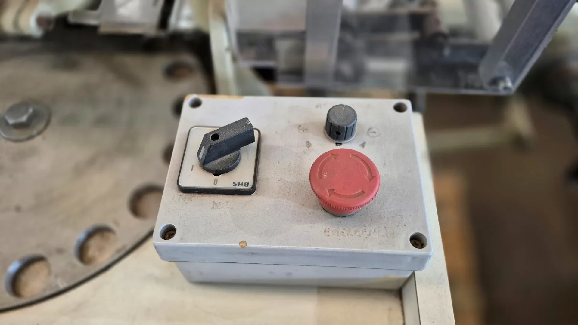 embaladora-de-mini-trufas-e-bombons-marca-otto-haensel-1