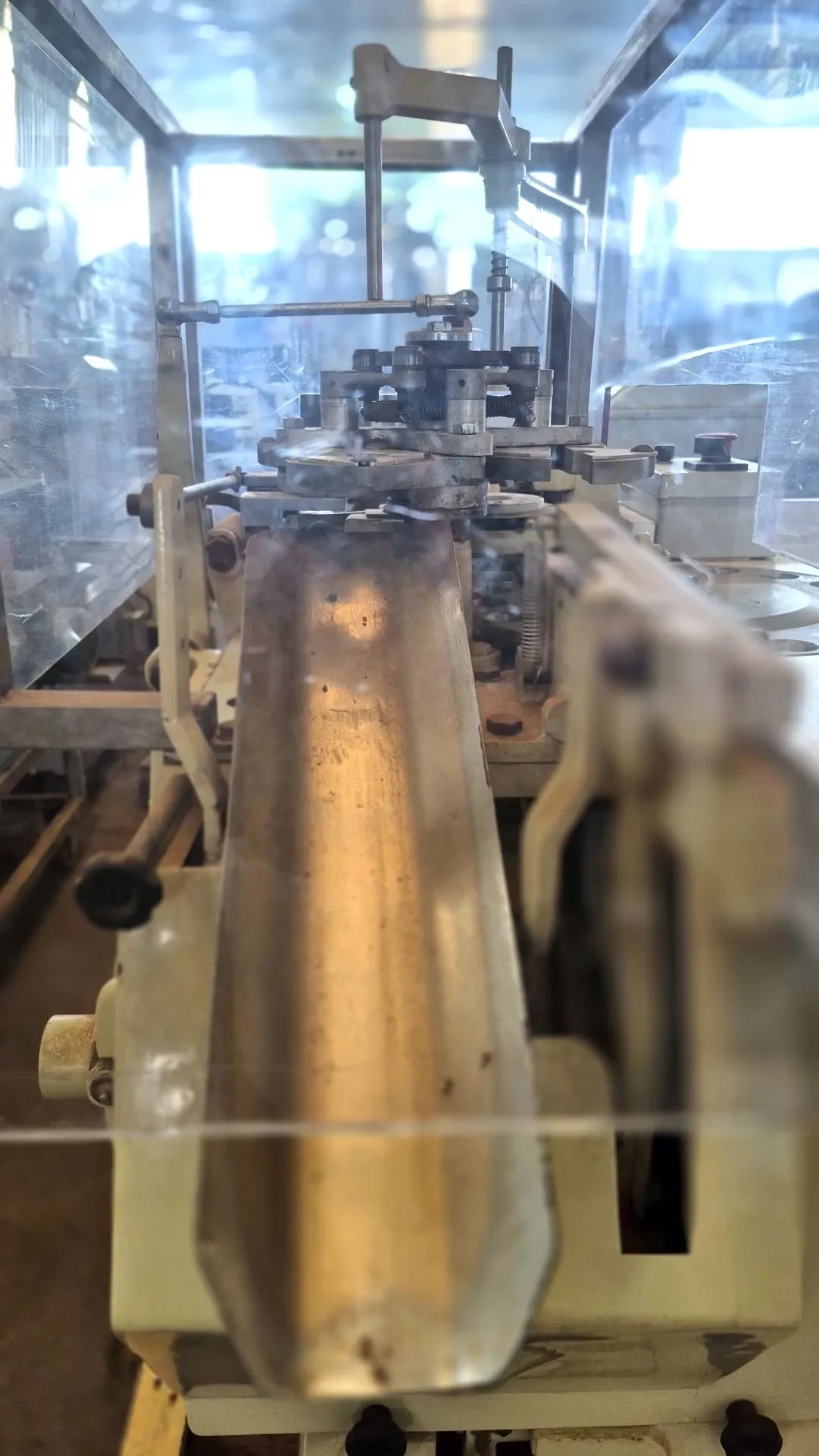 embaladora-de-mini-trufas-e-bombons-marca-otto-haensel-1