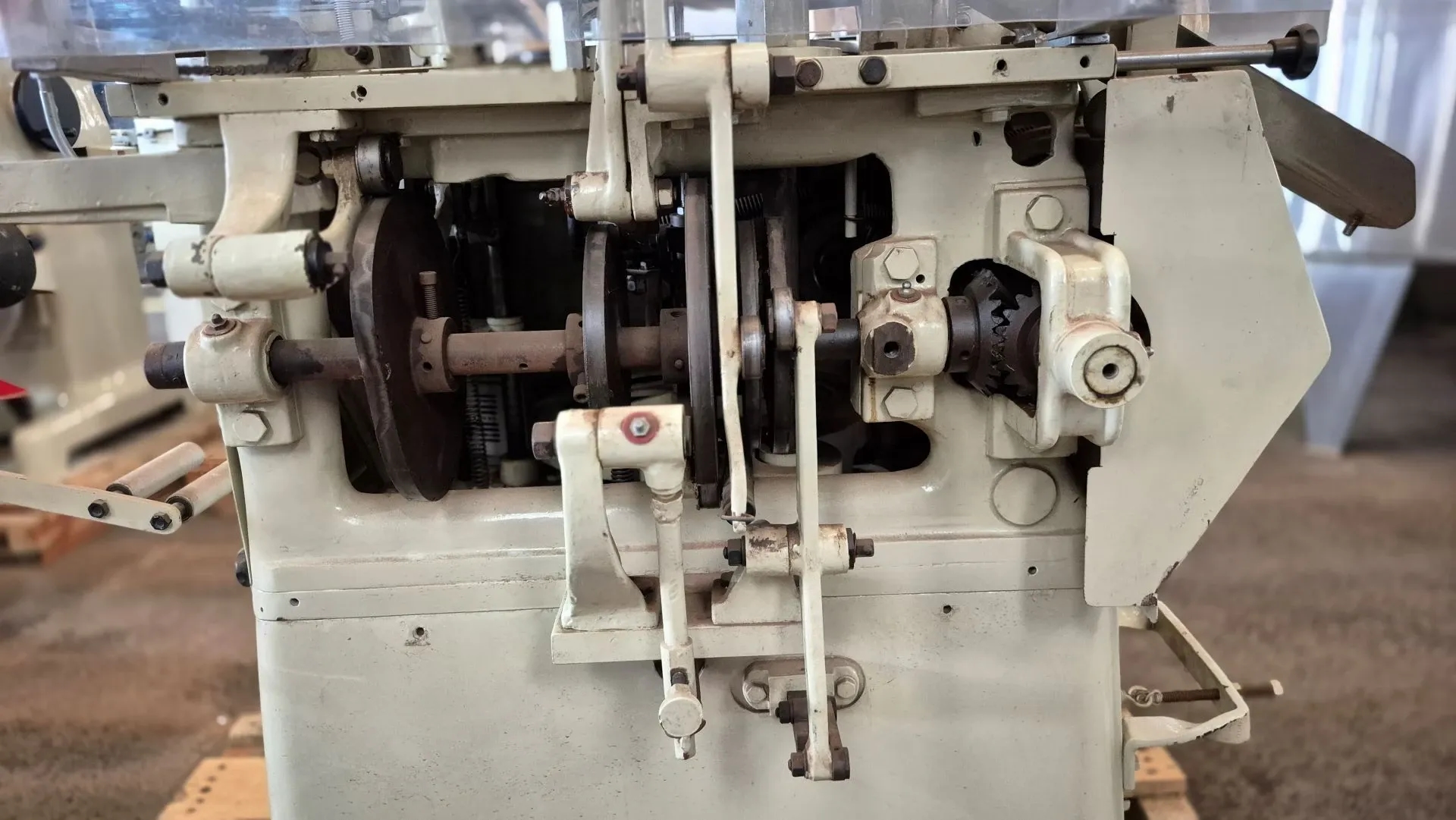 embaladora-de-mini-trufas-e-bombons-marca-otto-haensel-1