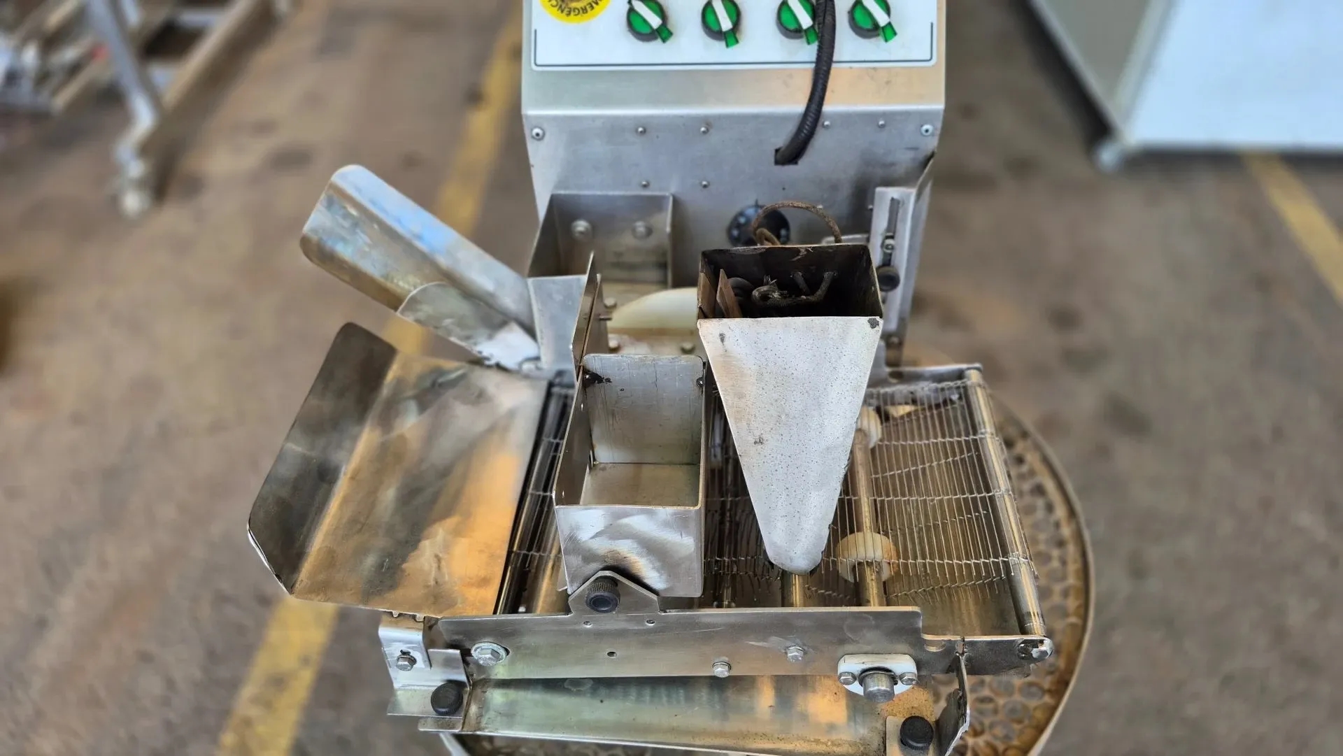 cobrideira-de-chocolates-marca-afj