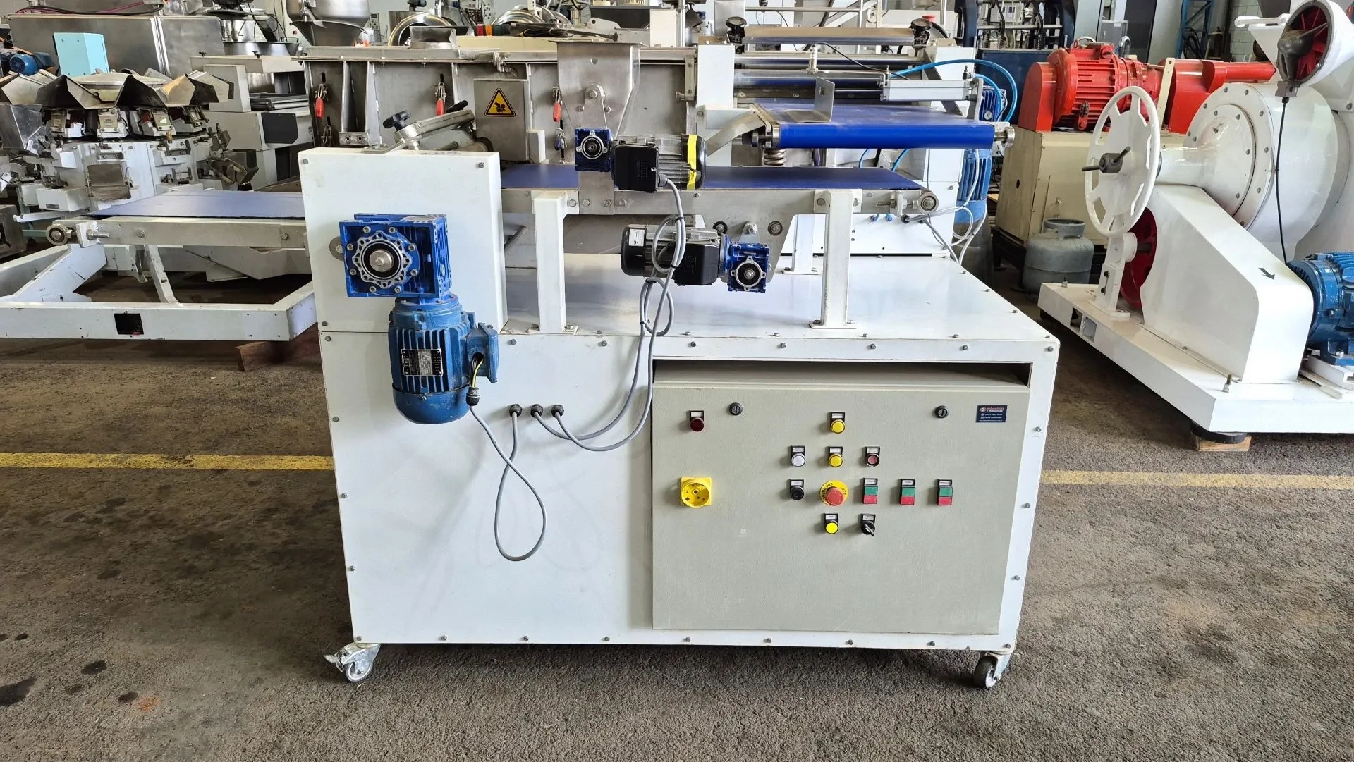 laminadora-de-massa-de-pizza-capacidade-400-kg-hora-marca-lider-industria-mecanica