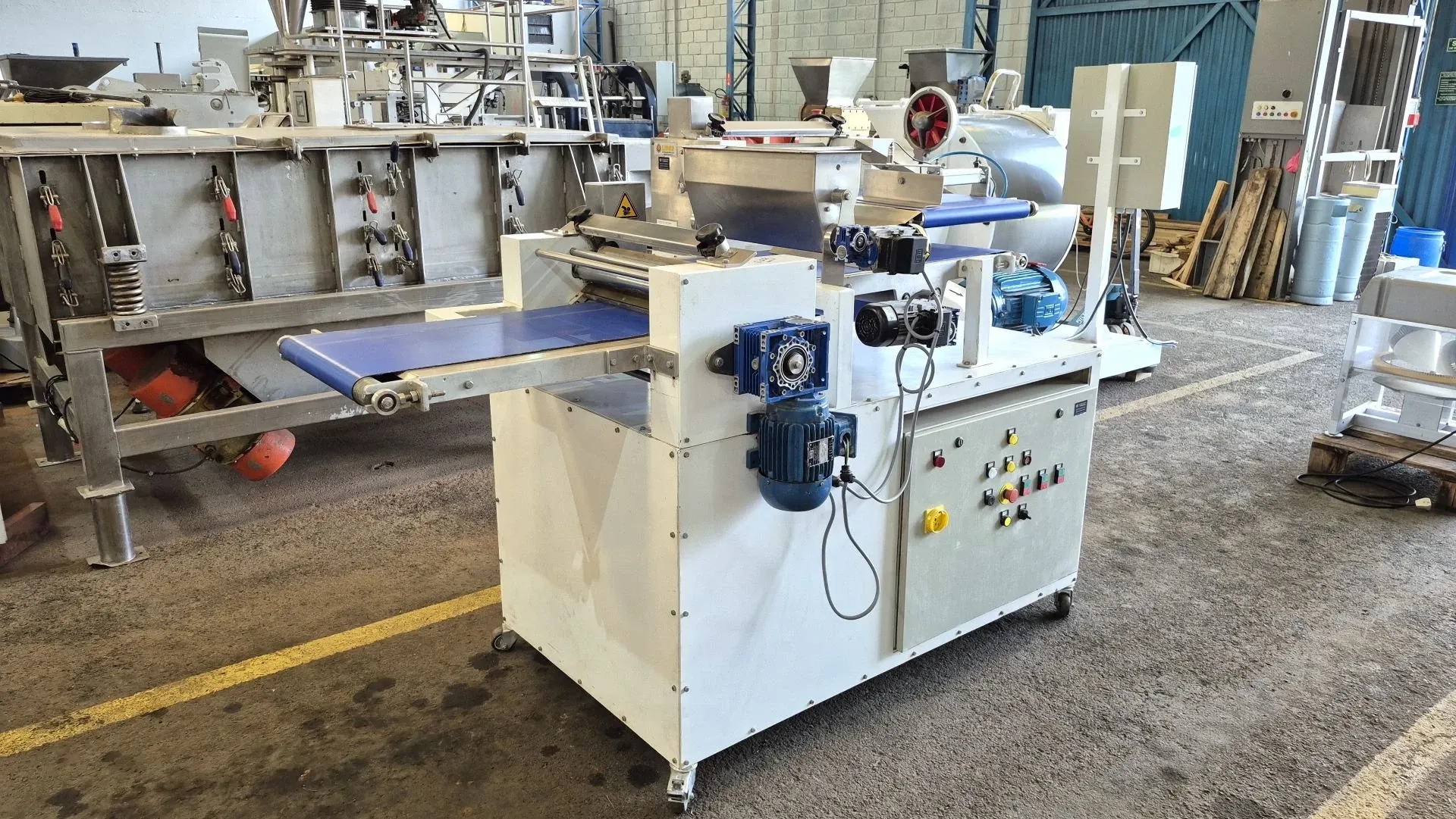 laminadora-de-massa-de-pizza-capacidade-400-kg-hora-marca-lider-industria-mecanica