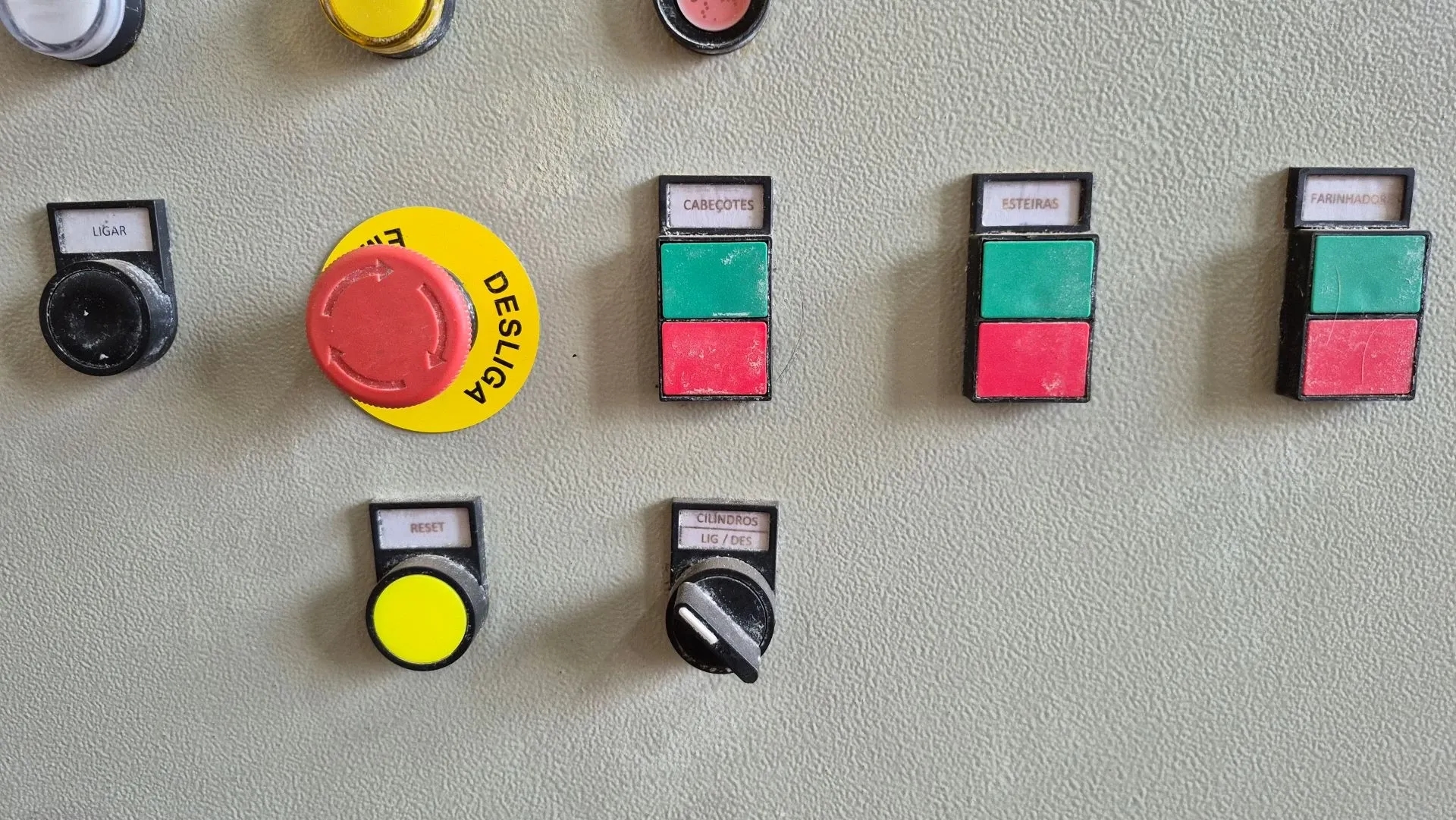 laminadora-de-massa-de-pizza-capacidade-400-kg-hora-marca-lider-industria-mecanica