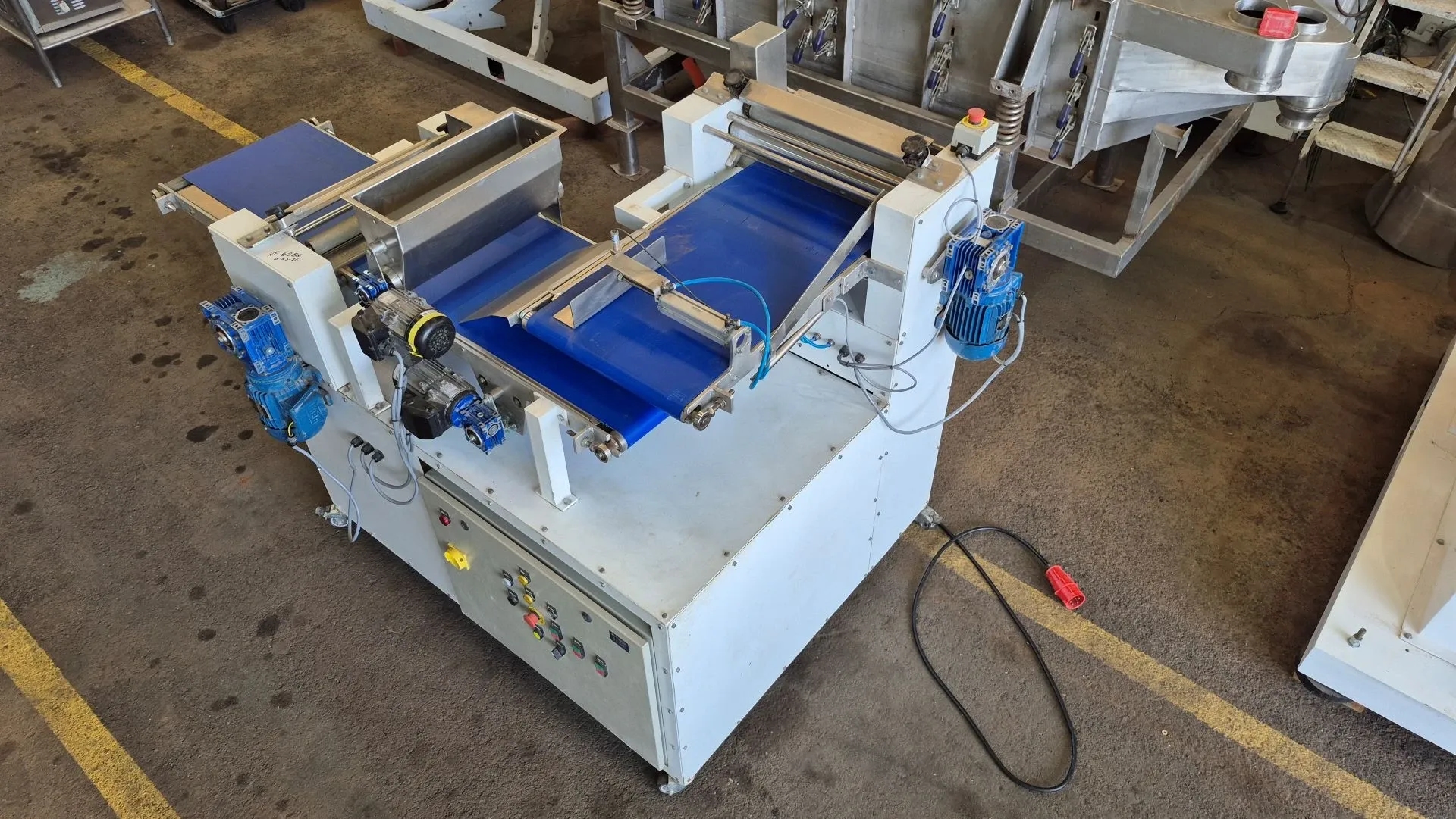 laminadora-de-massa-de-pizza-capacidade-400-kg-hora-marca-lider-industria-mecanica