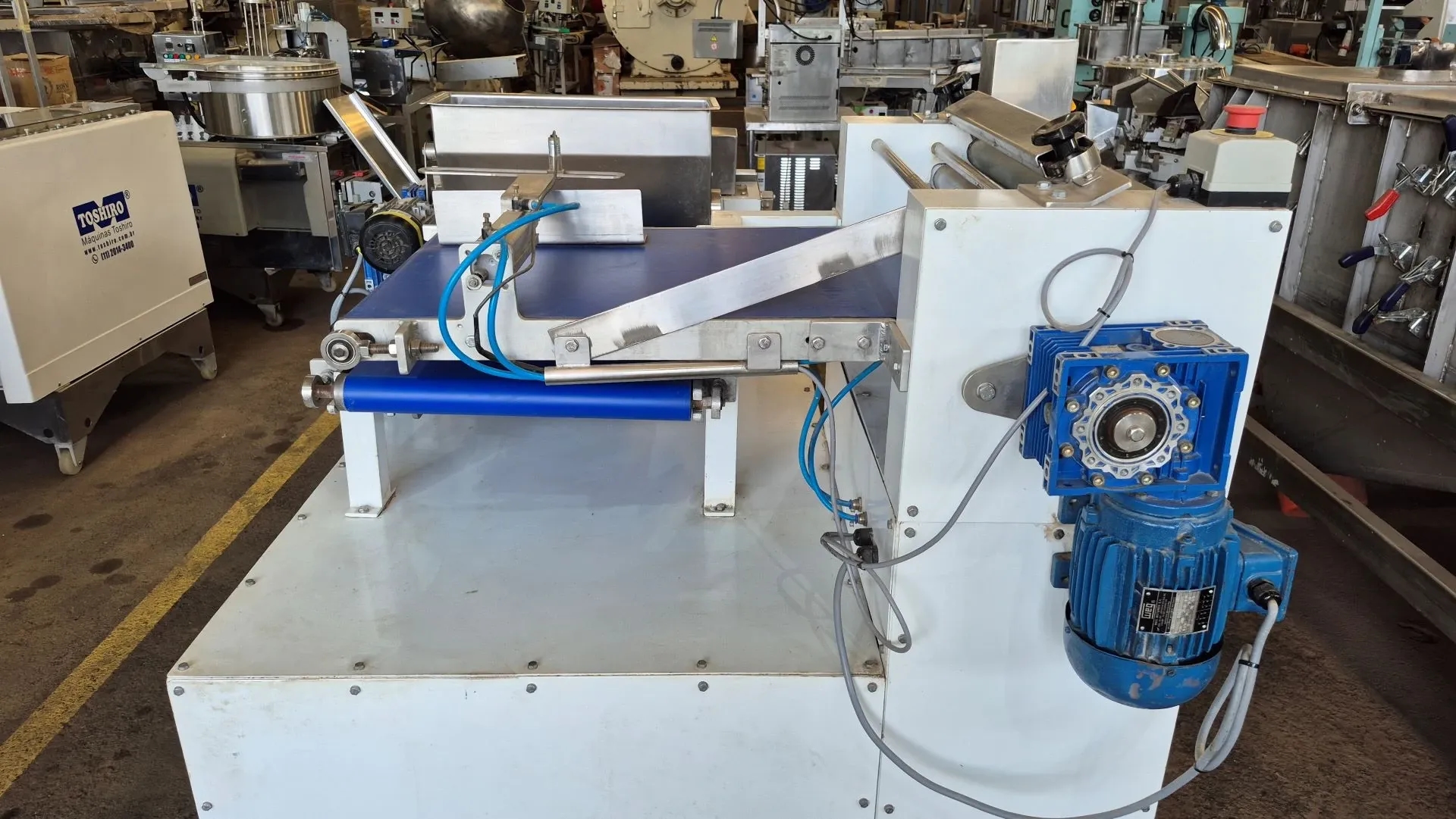 laminadora-de-massa-de-pizza-capacidade-400-kg-hora-marca-lider-industria-mecanica